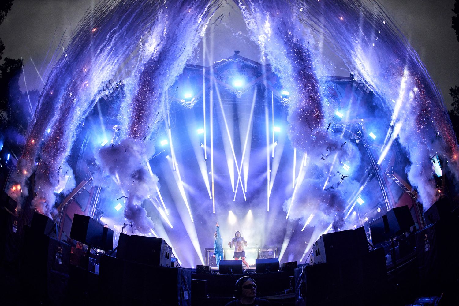 pyrotechnics, smoke mine, Tommy Cash
