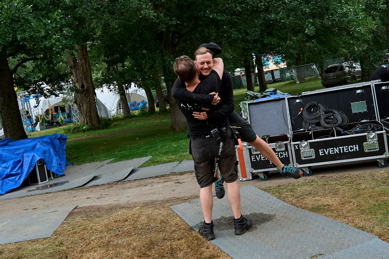 SFX, hug, happy