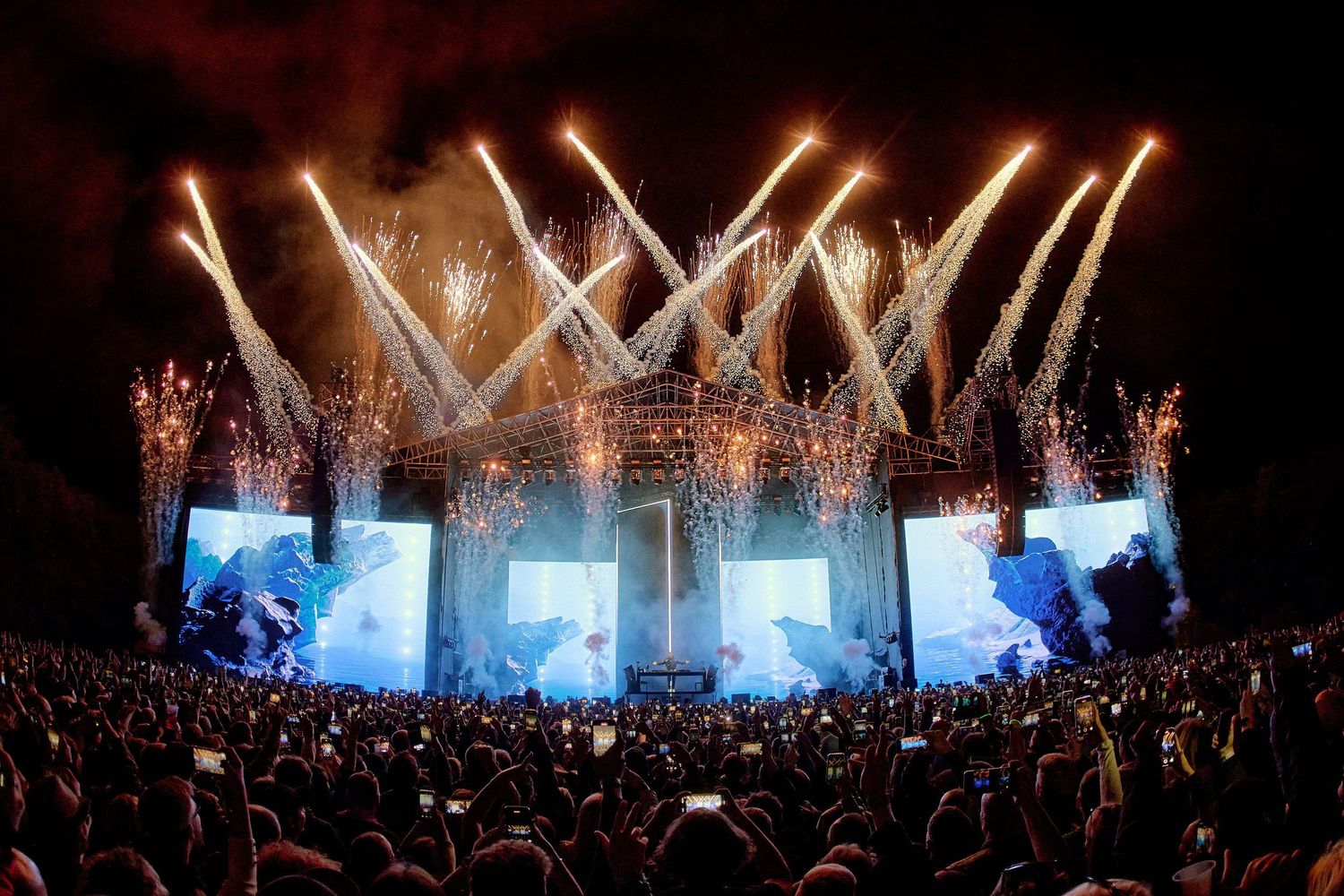 pyrotechnics, David Guetta, monolith