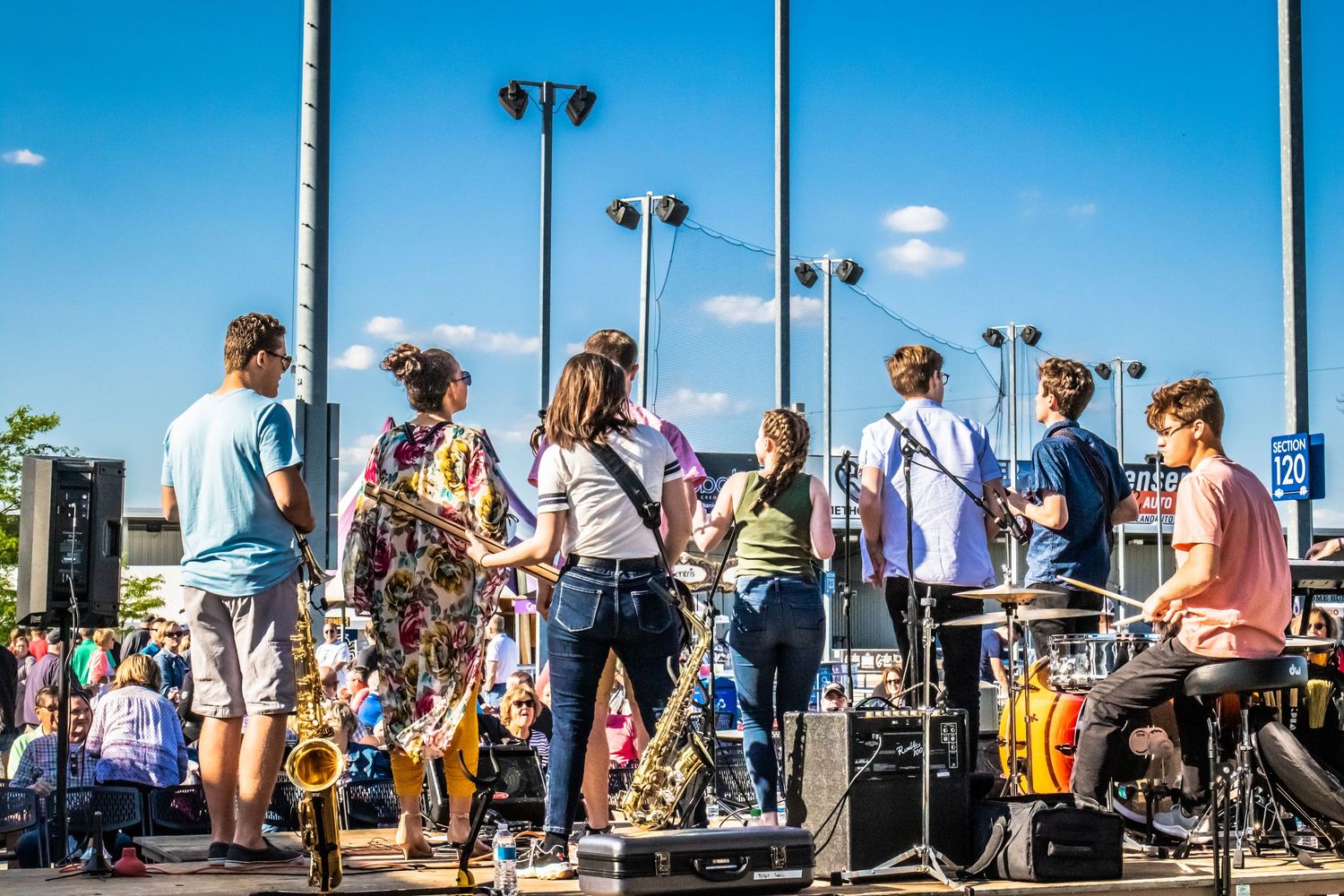 Live concert shot during hops for harmony highlighting atmosphere and stage energy