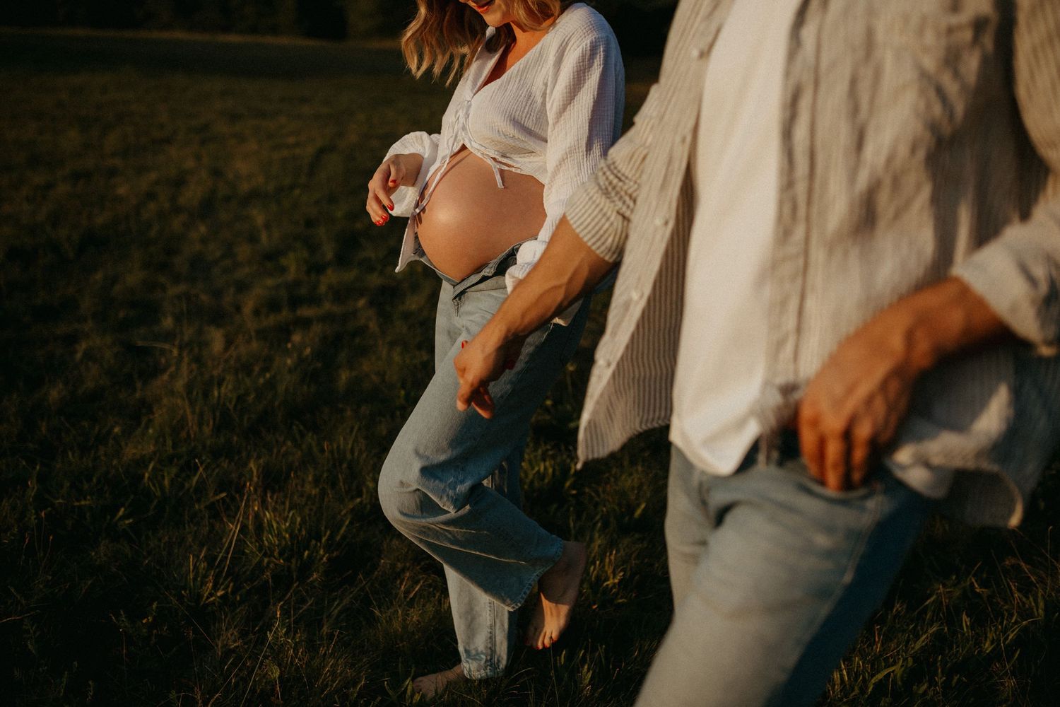 Candid outdoor lifestyle photos showing casual clothing and natural interactions.