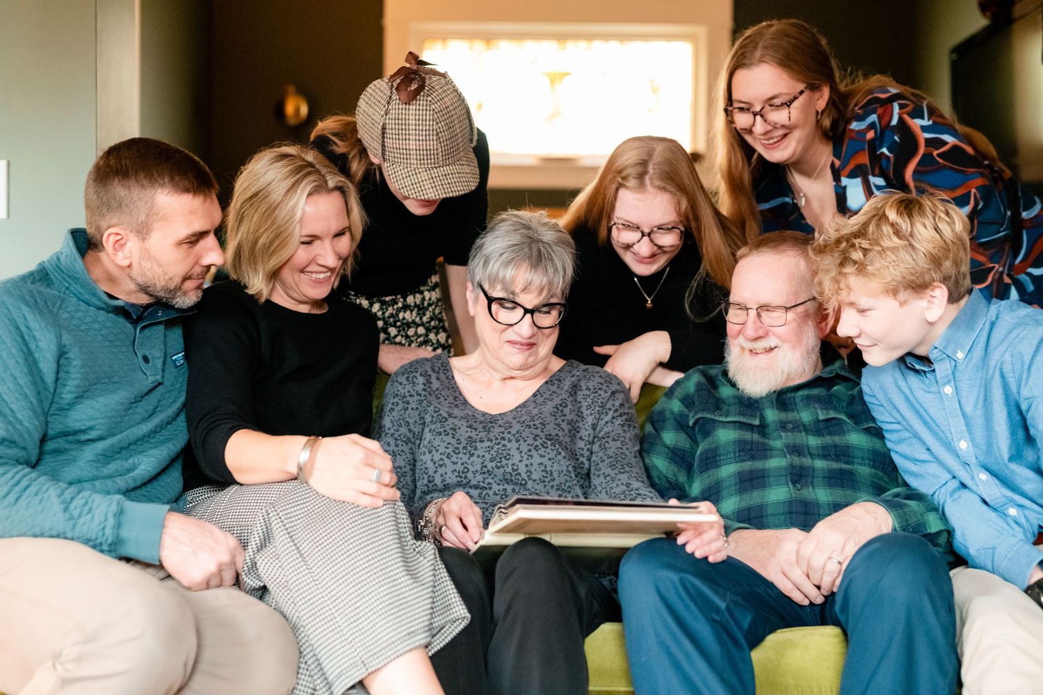 unposed-family-portraits-in-living-room-michigan