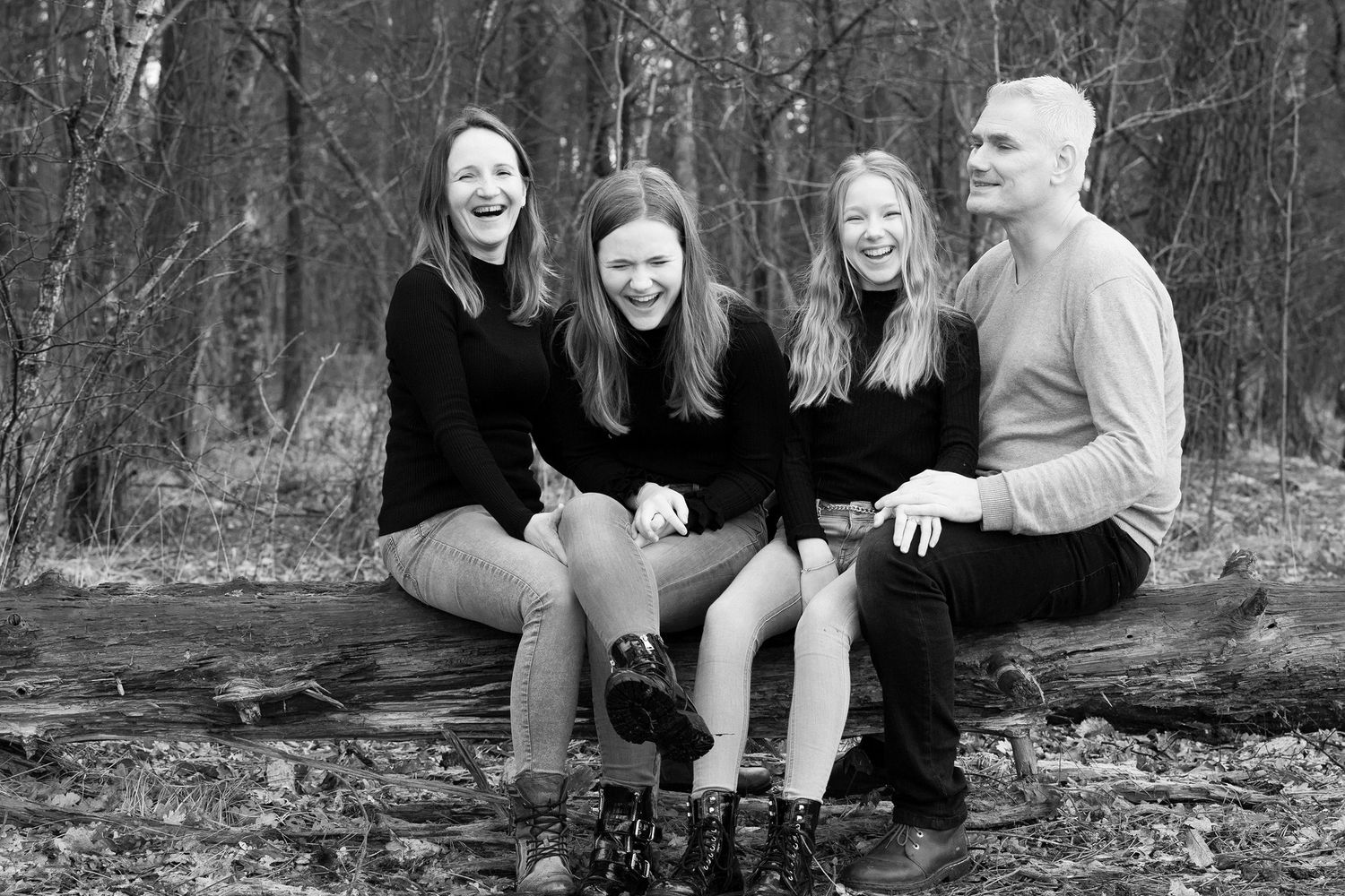 Naturlig familjfotografering utomhus i Dalsland