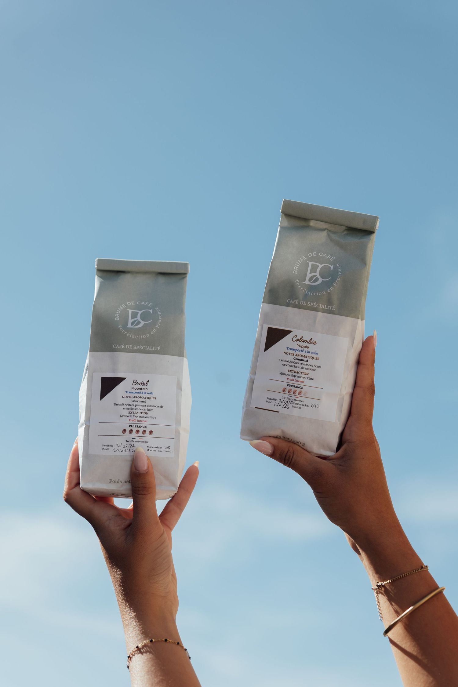 Sachet de café artisanal Brume de Café photographié pour valoriser la marque à Avignon