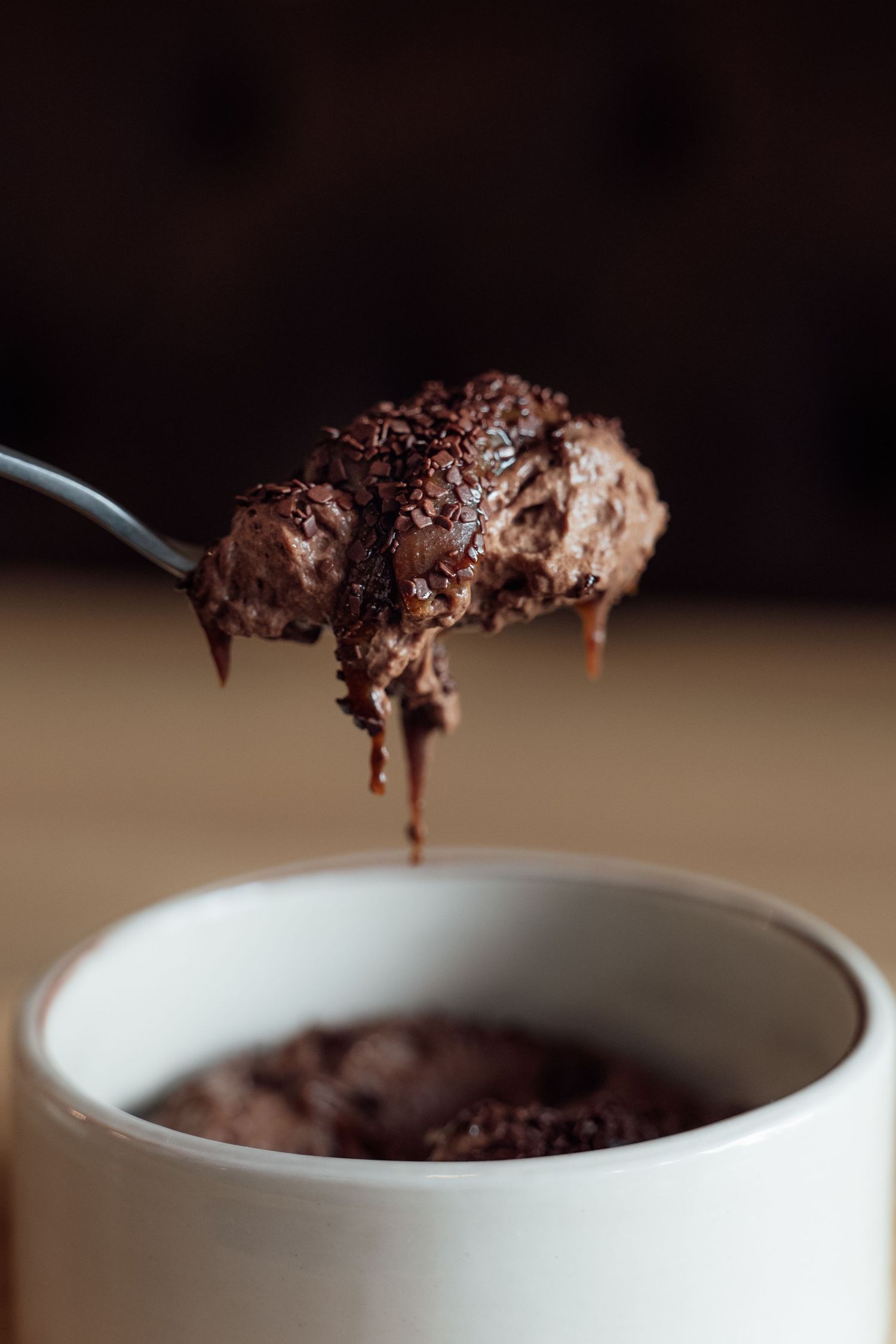 Gros plan sur une mousse au chocolat du restaurant Aux Envies à Saint-Rémy-de-Provence.