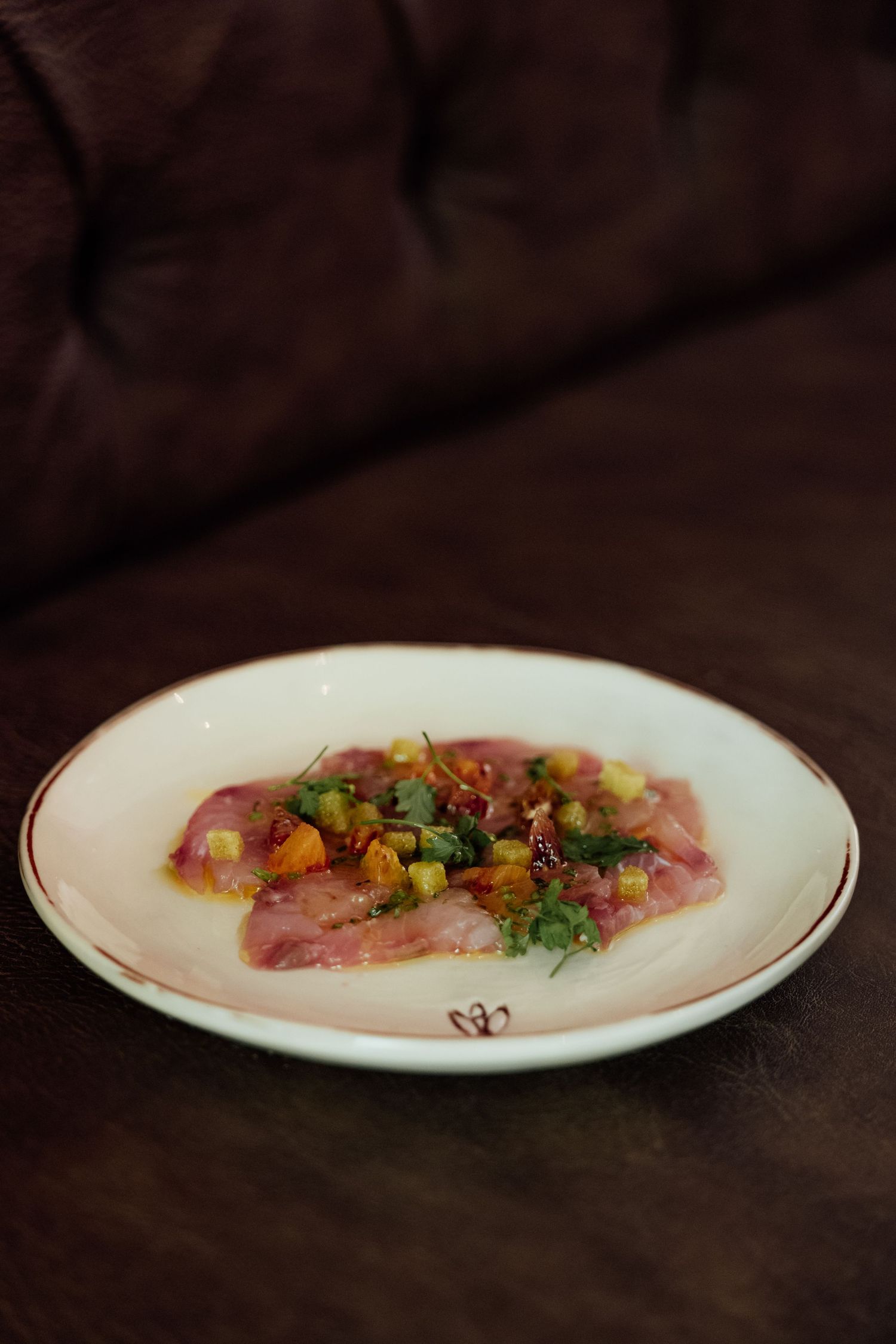 Plat gastronomique servi au restaurant Aux Envies à Saint-Rémy-de-Provence.