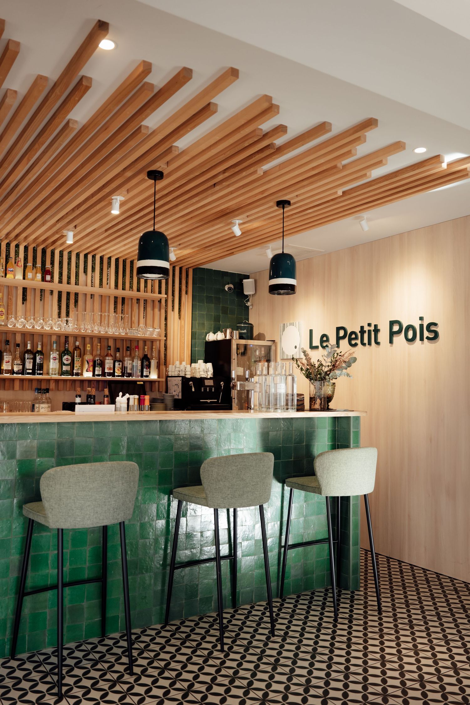 Bar du restaurant Le Petit Pois à Bollène.