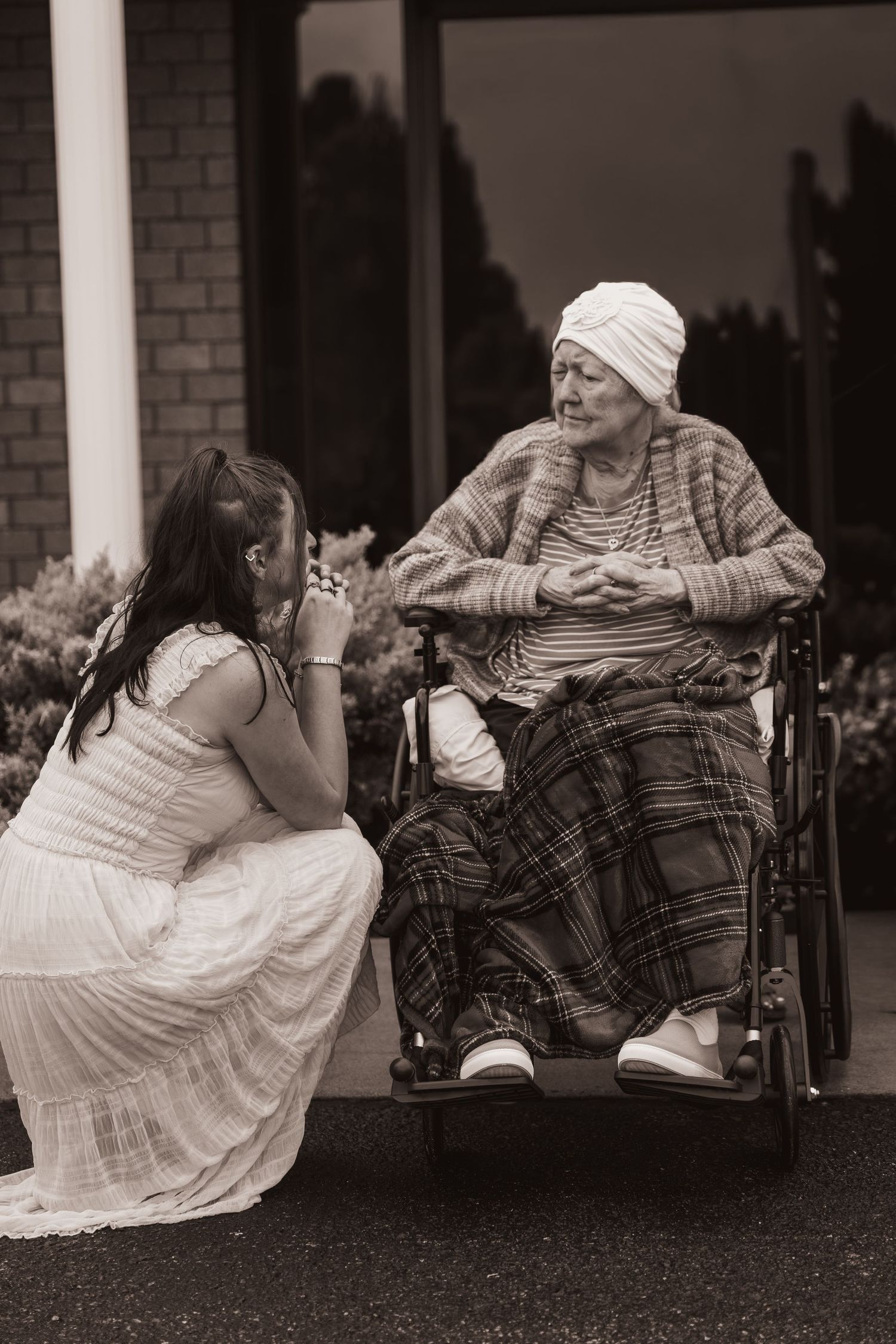 Black and white family reunion photography featuring generations together in Redfield, Arkansas.