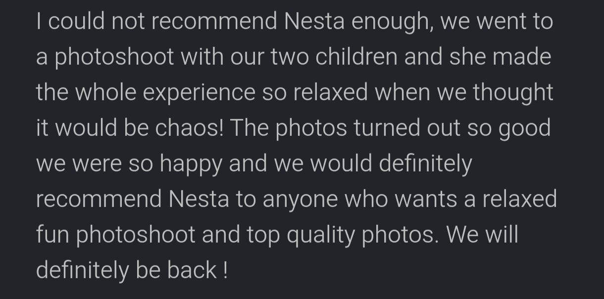 Five-star customer review praising Nesta's family photoshoot services for relaxed, high-quality photos with children.