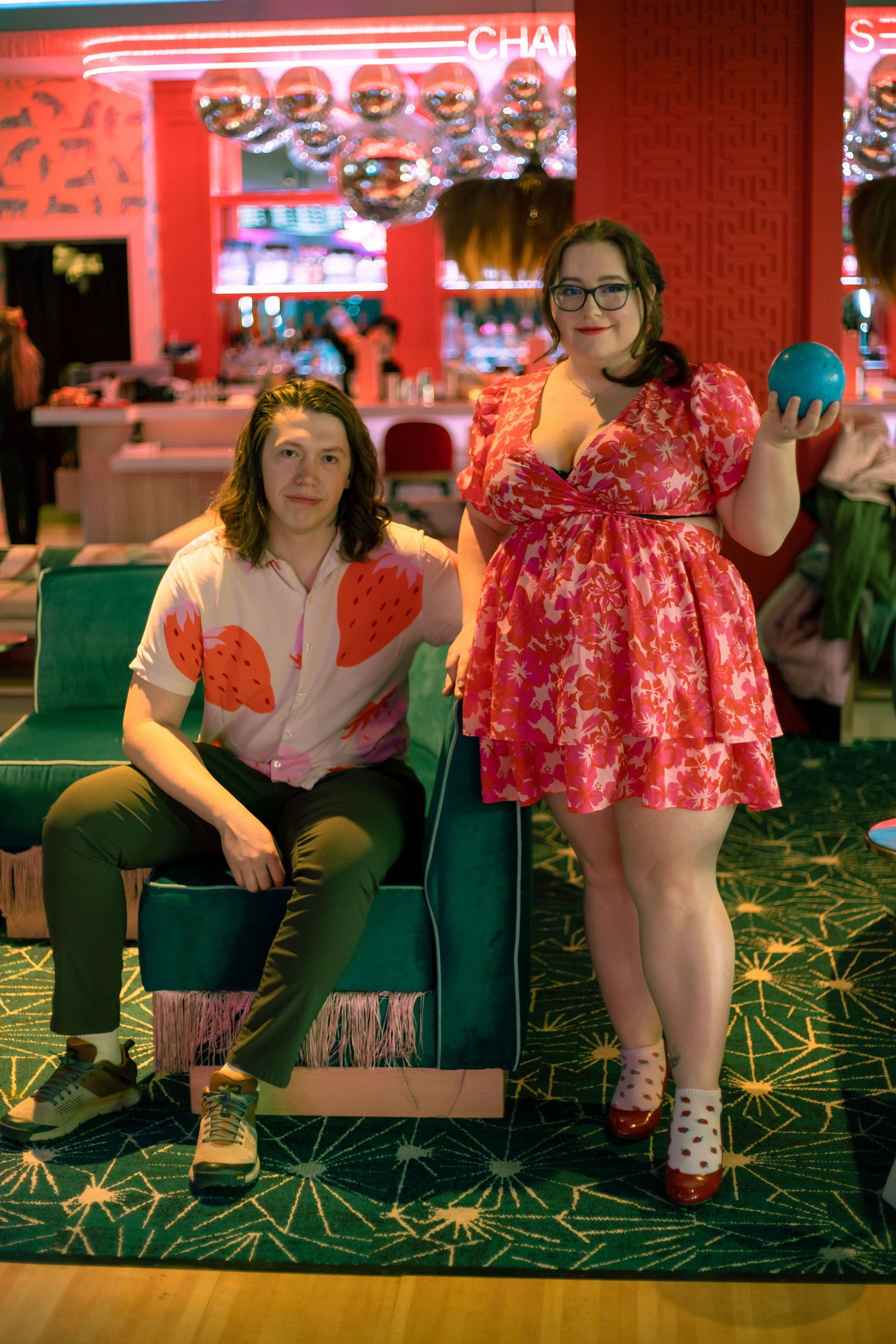 A sequence of images showing people seated on green chairs in a room with red lighting and geometric carpet.