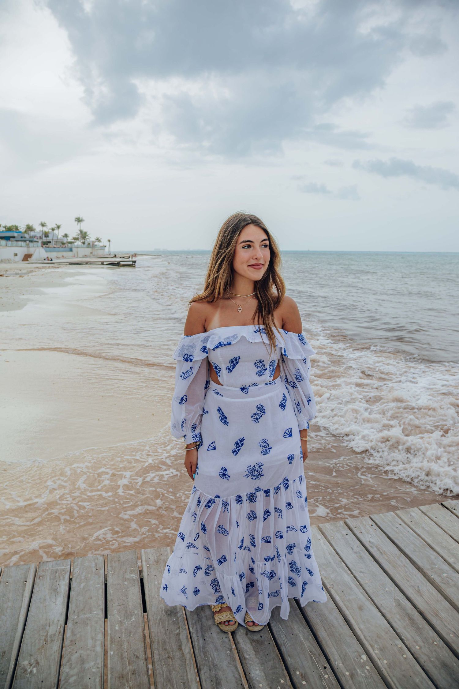 Outdoor beach photoshoot in Riviera Maya with soft light and natural portrait photography.