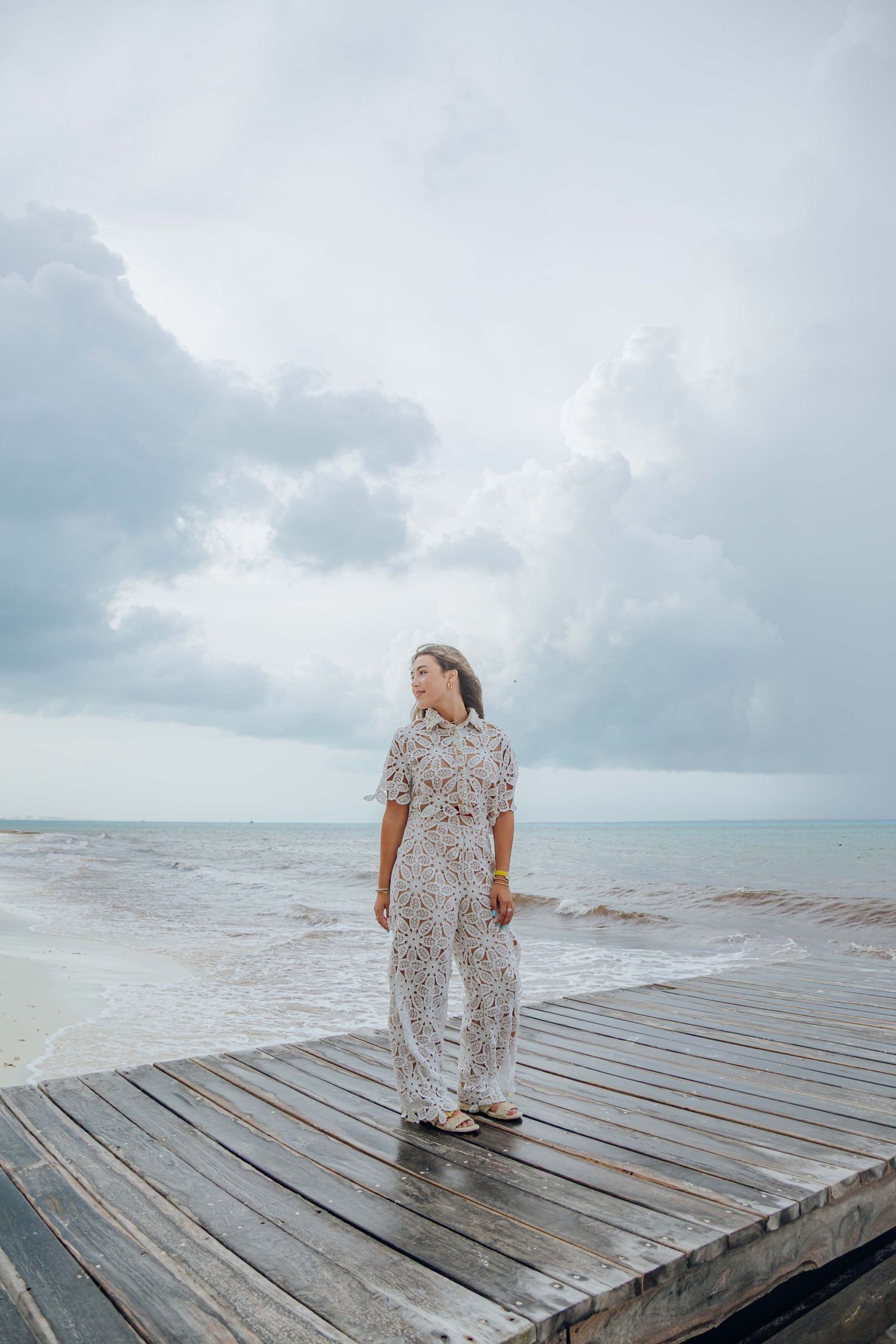 Lifestyle beach photography session in Riviera Maya with a natural and cinematic style.