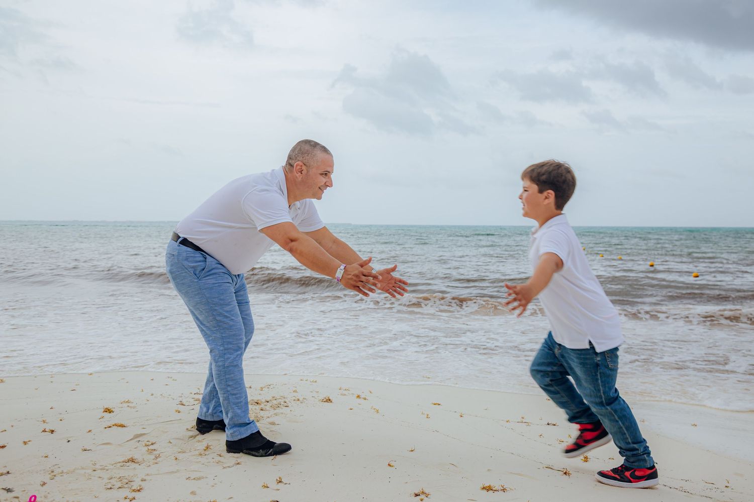 cancun photographer
cancun photo session
family beach photos
cancun vacation photography
rivieramaya photographer
