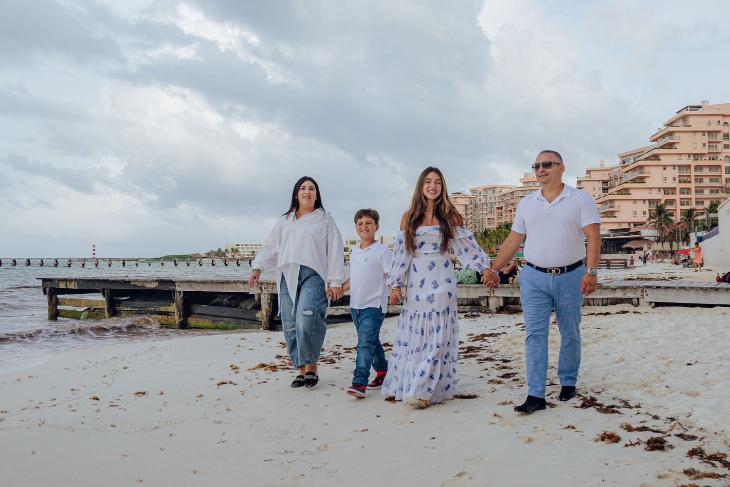 cancun photographer
cancun photo session
family beach photos
cancun vacation photography
rivieramaya photographer