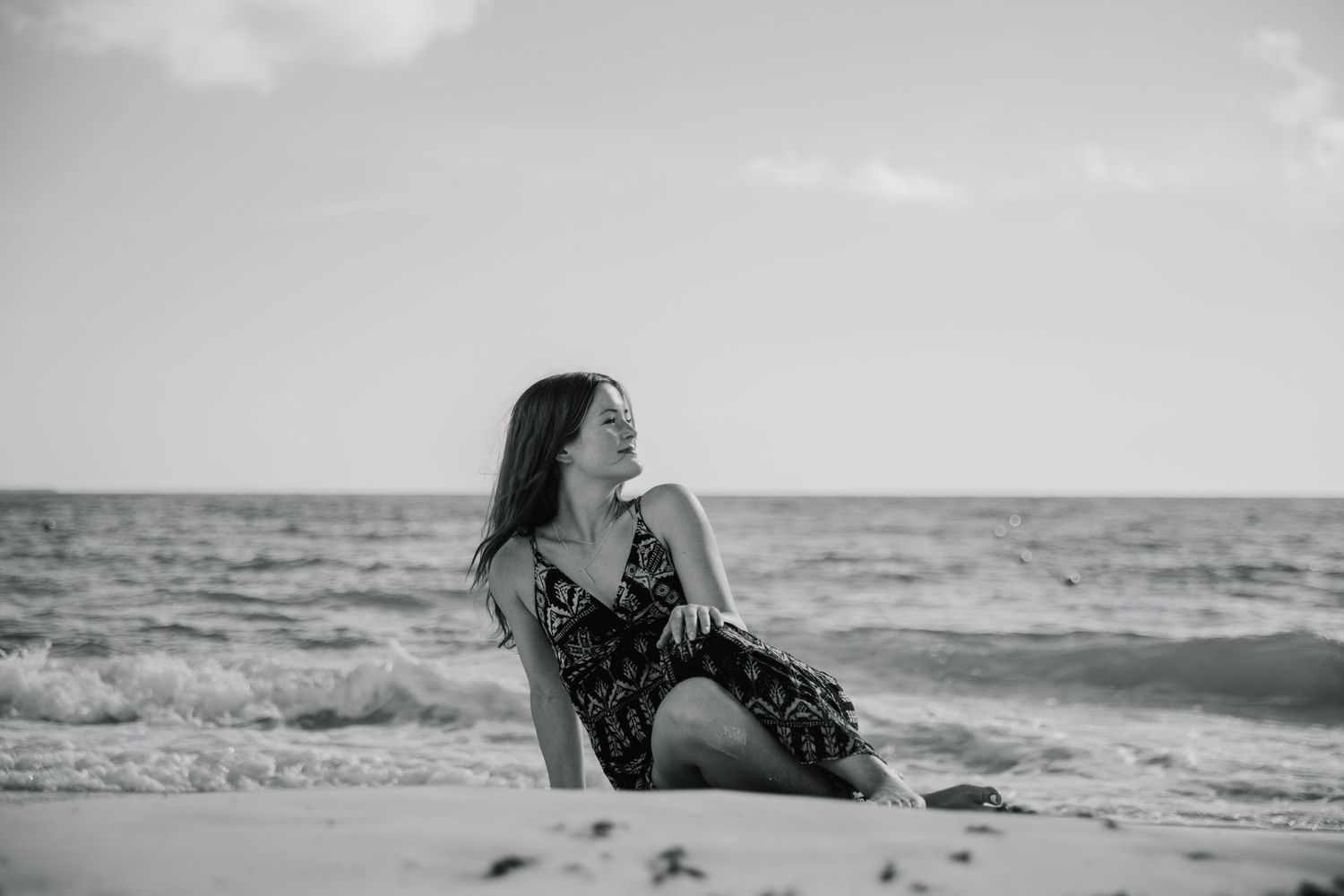 Professional photographer in Riviera Maya offering beach photo sessions for women.