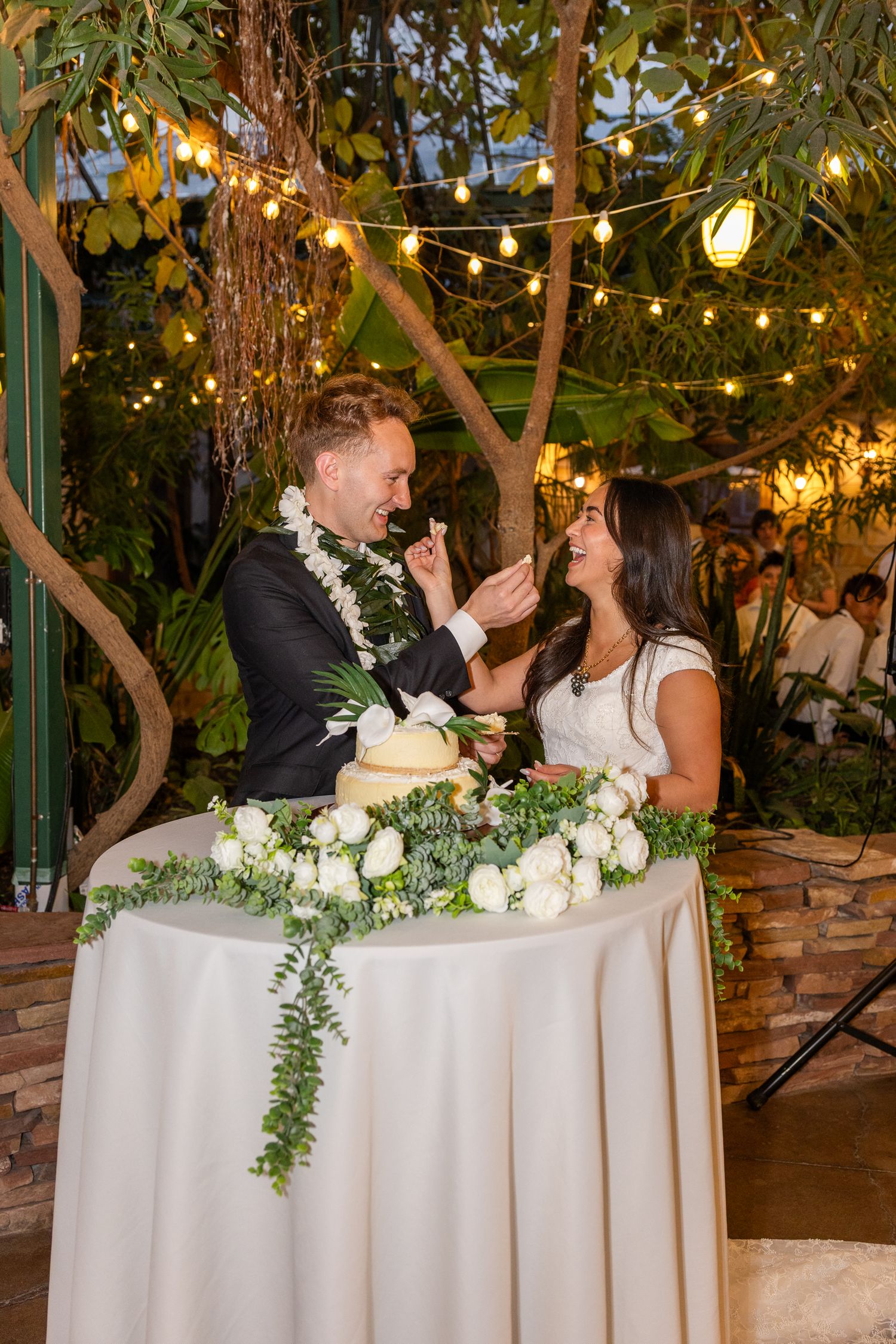 couple cutting the cake at wedding reception