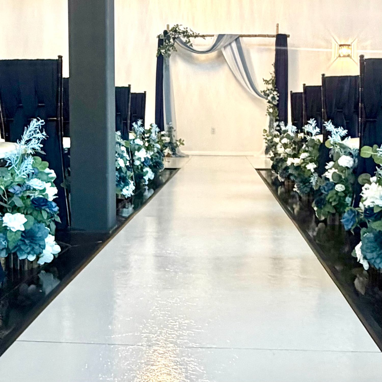 image of the event hall at The Southern Chateau Wedding Venue in Payson, Utah County, Utah, and its blue-colored decor