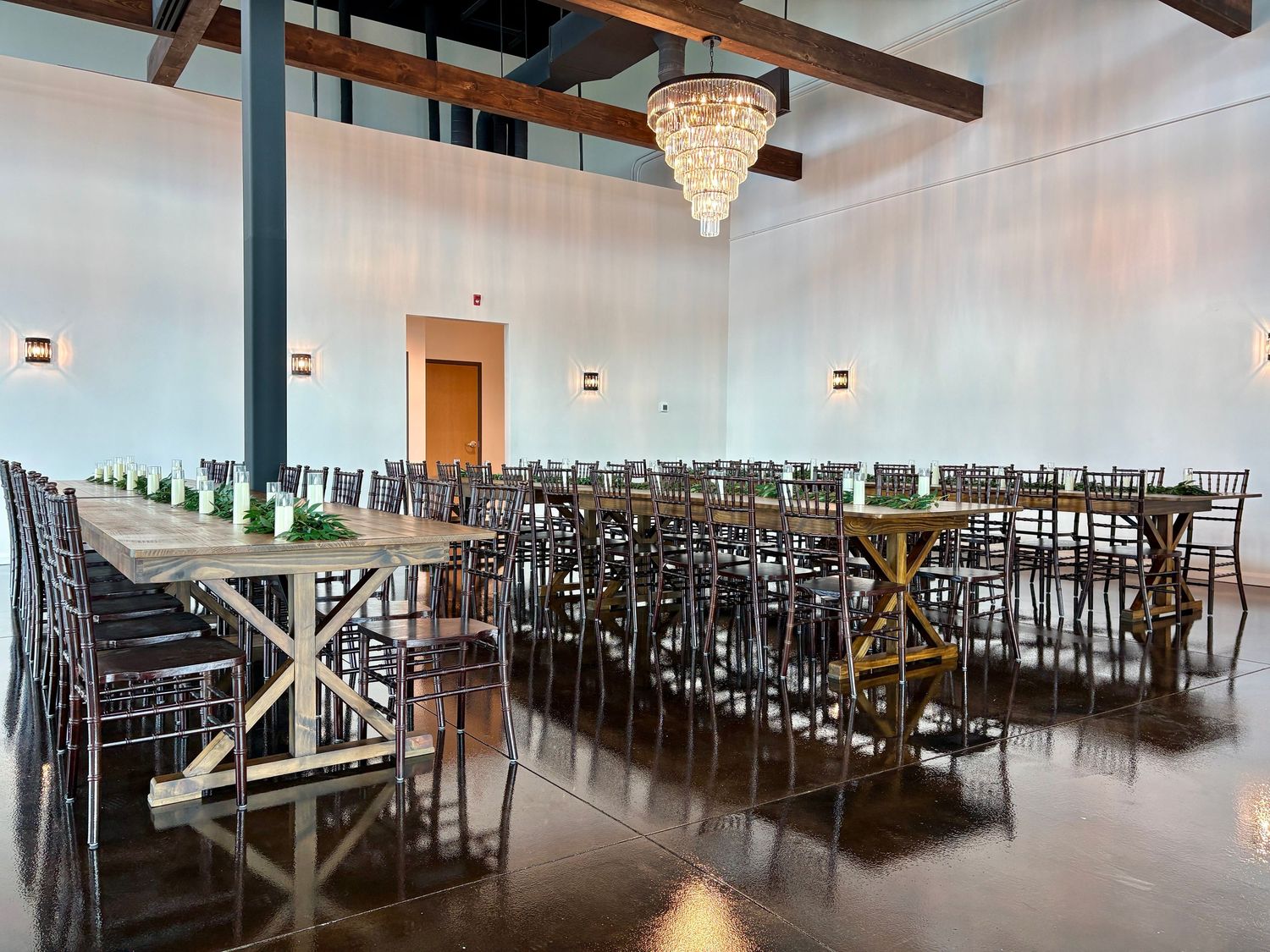 image of the southern chateau wedding venue in payson utah for wedding venue guide; includes furnishings, centerpieces, and lighting