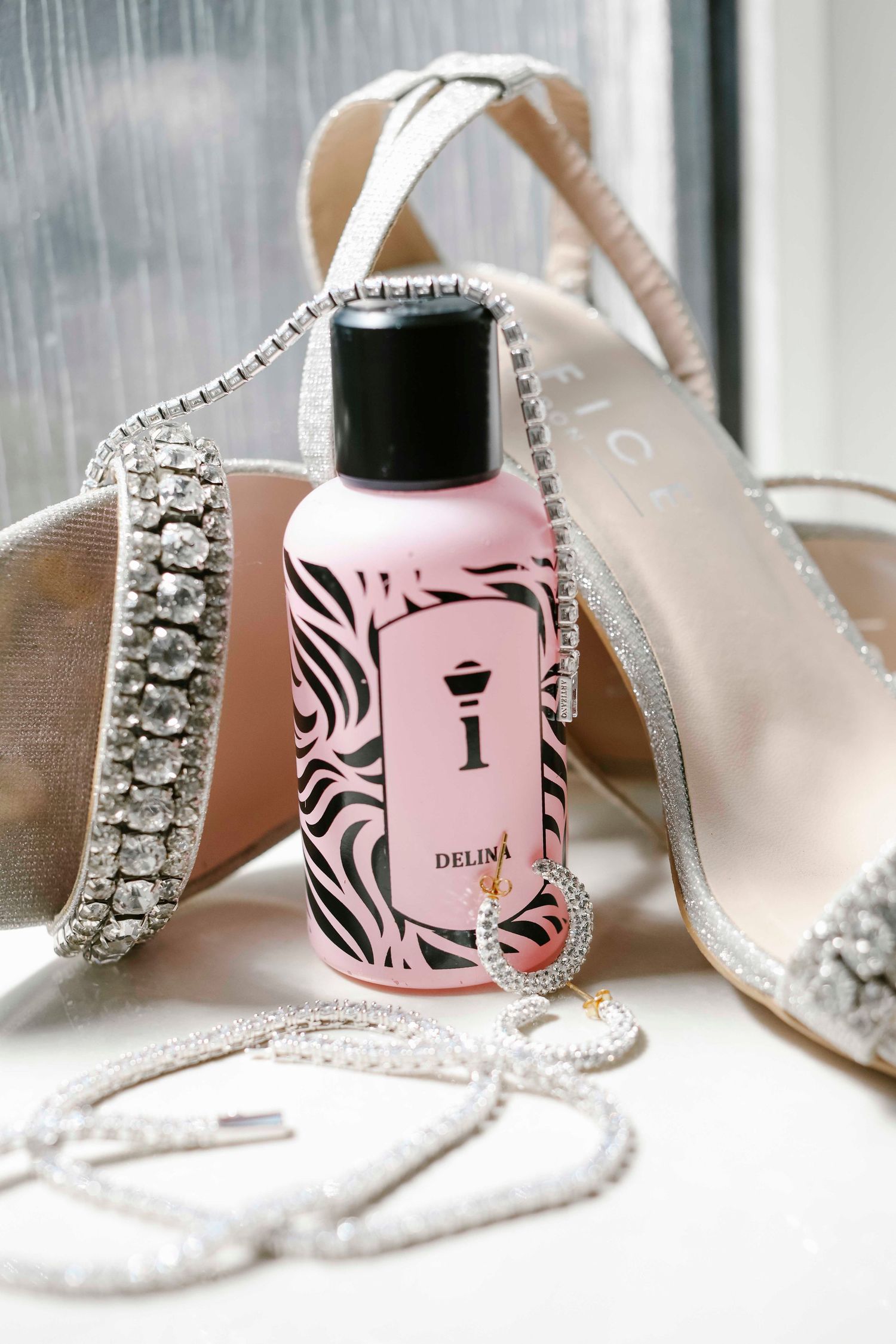 Shows and perfume of the bride