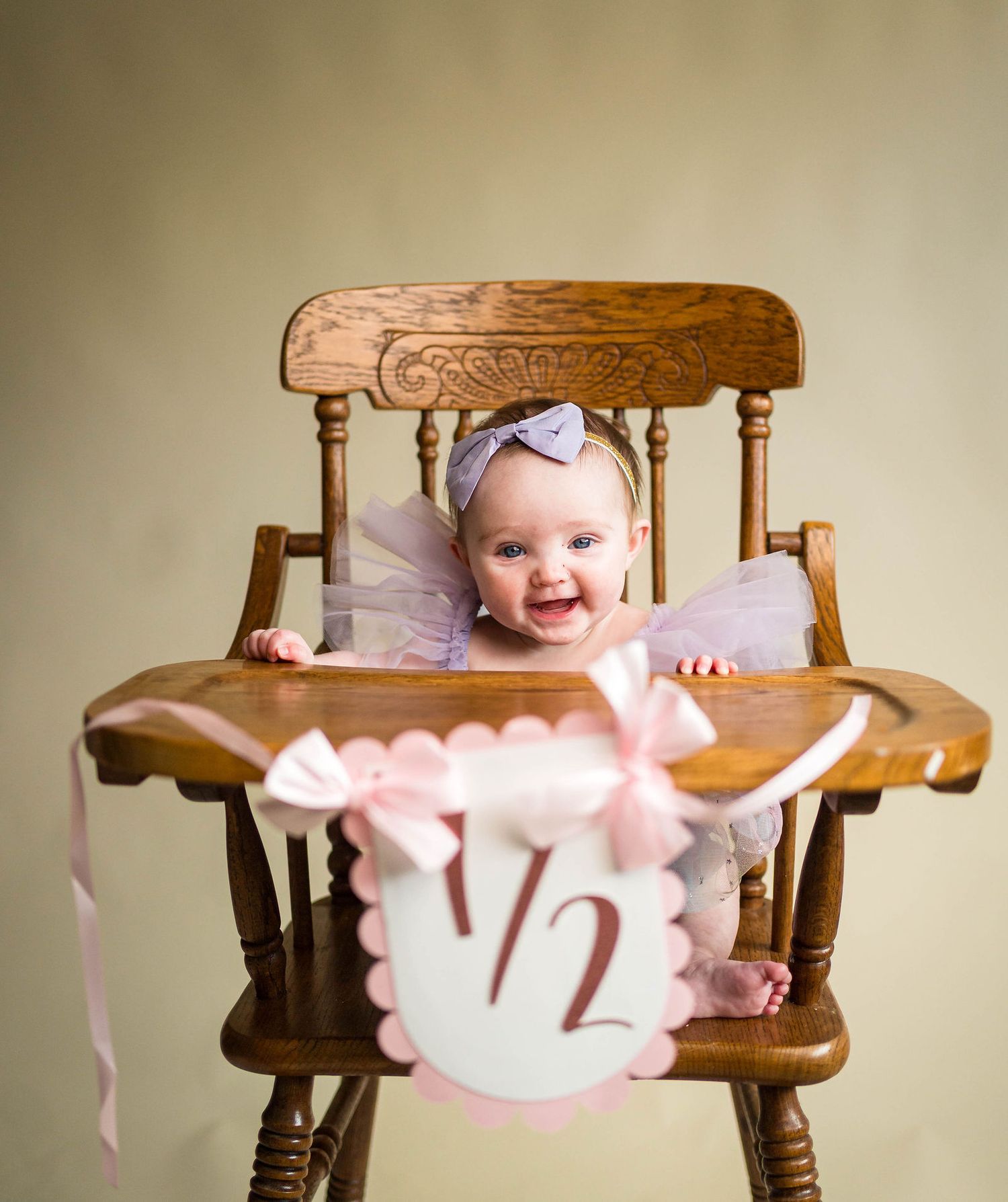 Warrensburg maternity photographer specializing in milestone photography moments for half birthdays and first birthday sessions