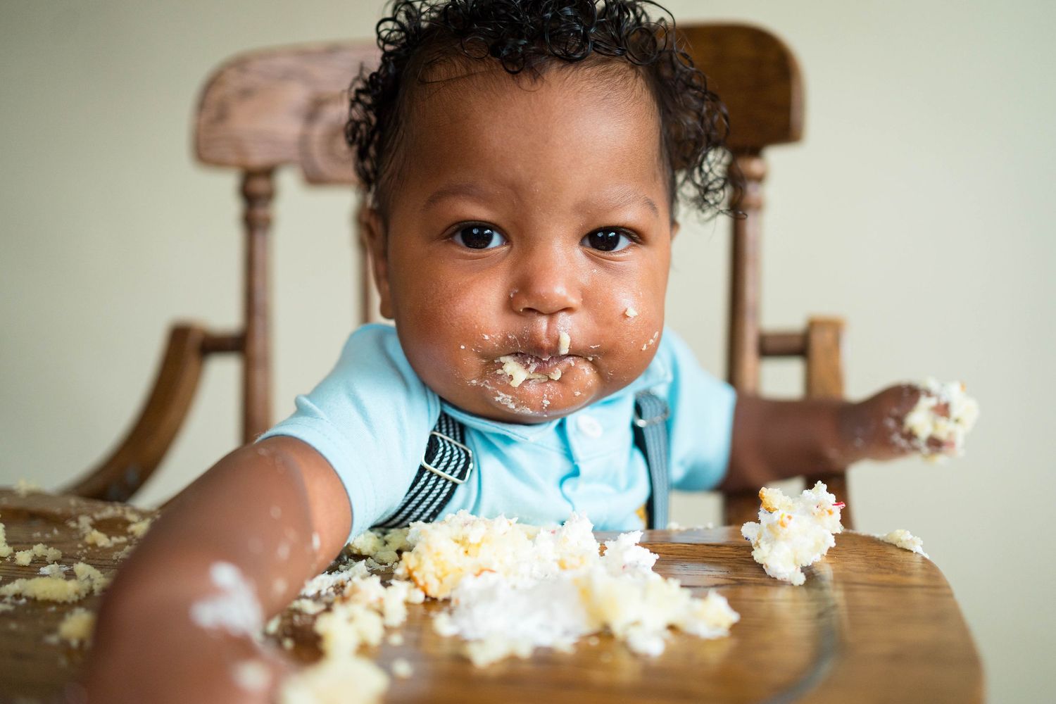 Central Missouri newborn photographer specializing in cake smash sessions and milestone photos