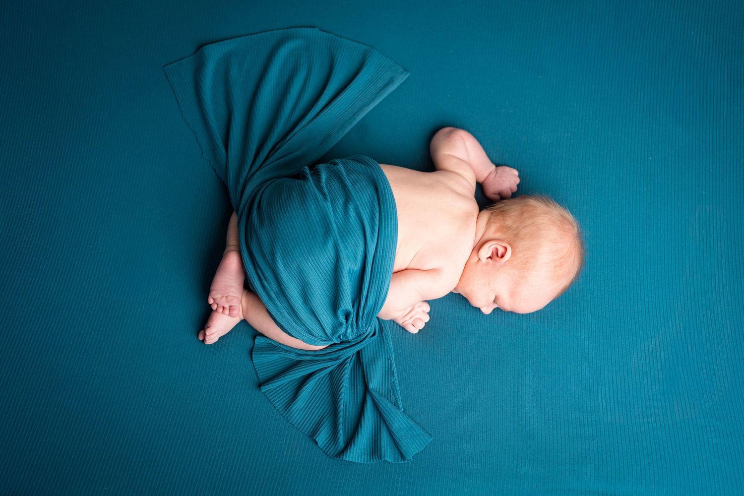 Warrensburg newborn photographer specializing in motherhood moments, fresh 48, and family photos