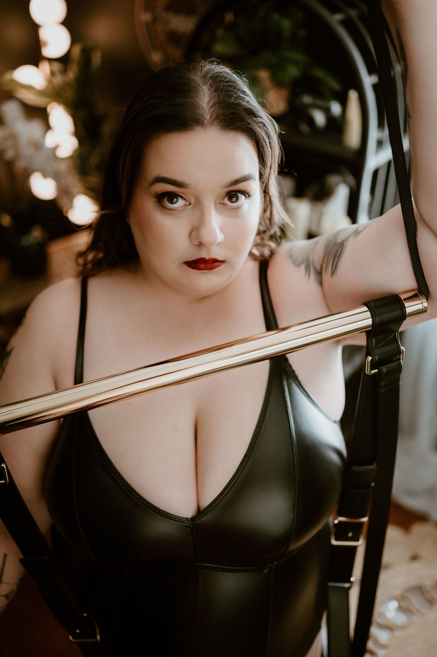 Dark and moody boudoir photo of woman in Jacksonville, Florida