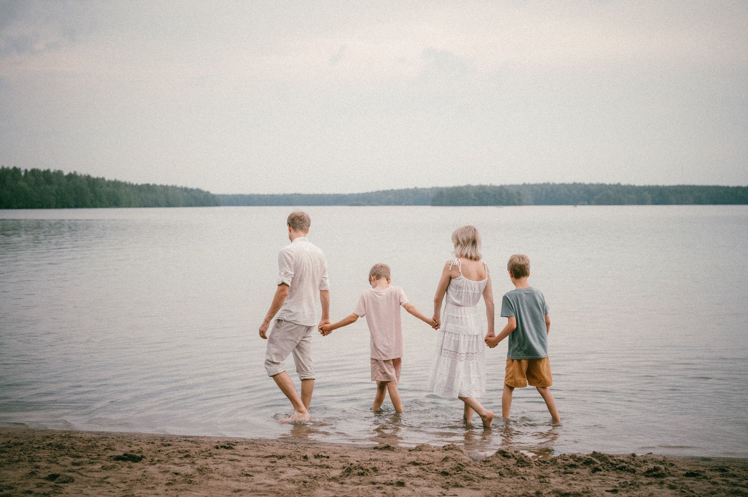 Perhekuvaus. vauvakuvaus. motherhoodkuvaus. 1v kuvaus.kuvausuusimaa.kuvausnurmijärvi. valokuvaus.hääkuvaus
