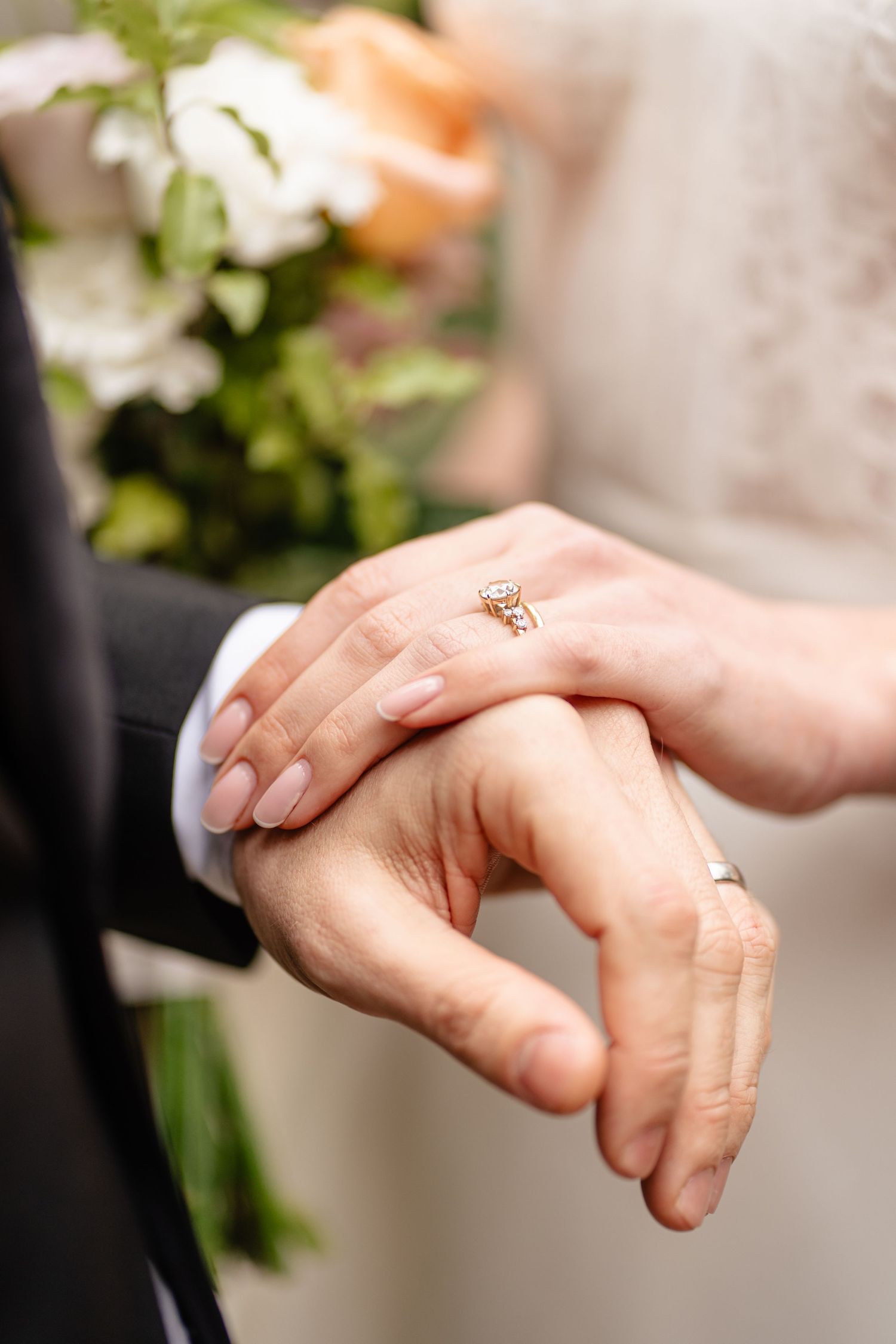 Dami Hassan Luxury wedding photographer - hands