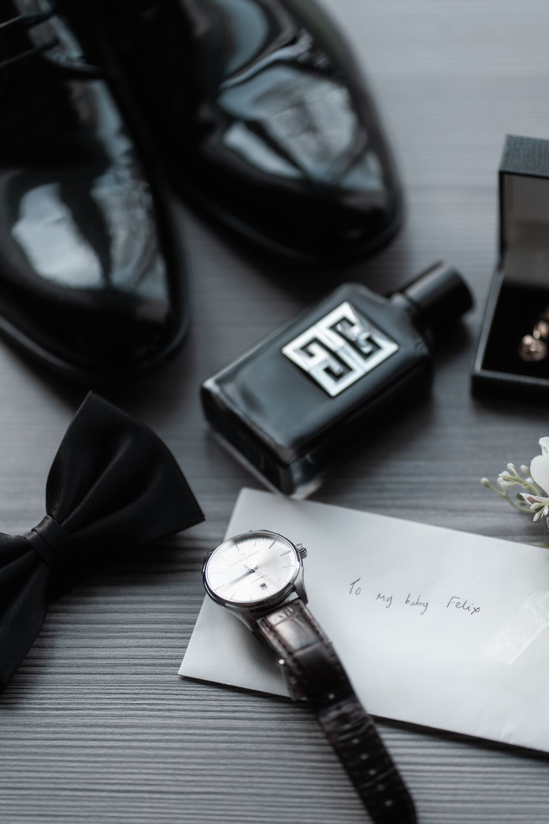 Dami Hassan Luxury wedding photographer - grooms accessories