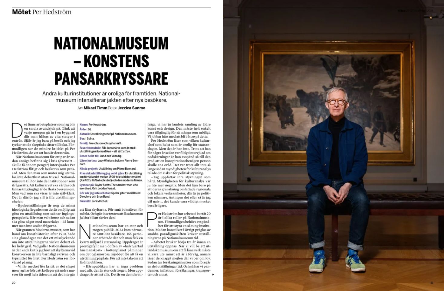 Layout för tidskriftsartikel som visar museets interiör med mörka träpaneler och konstverk