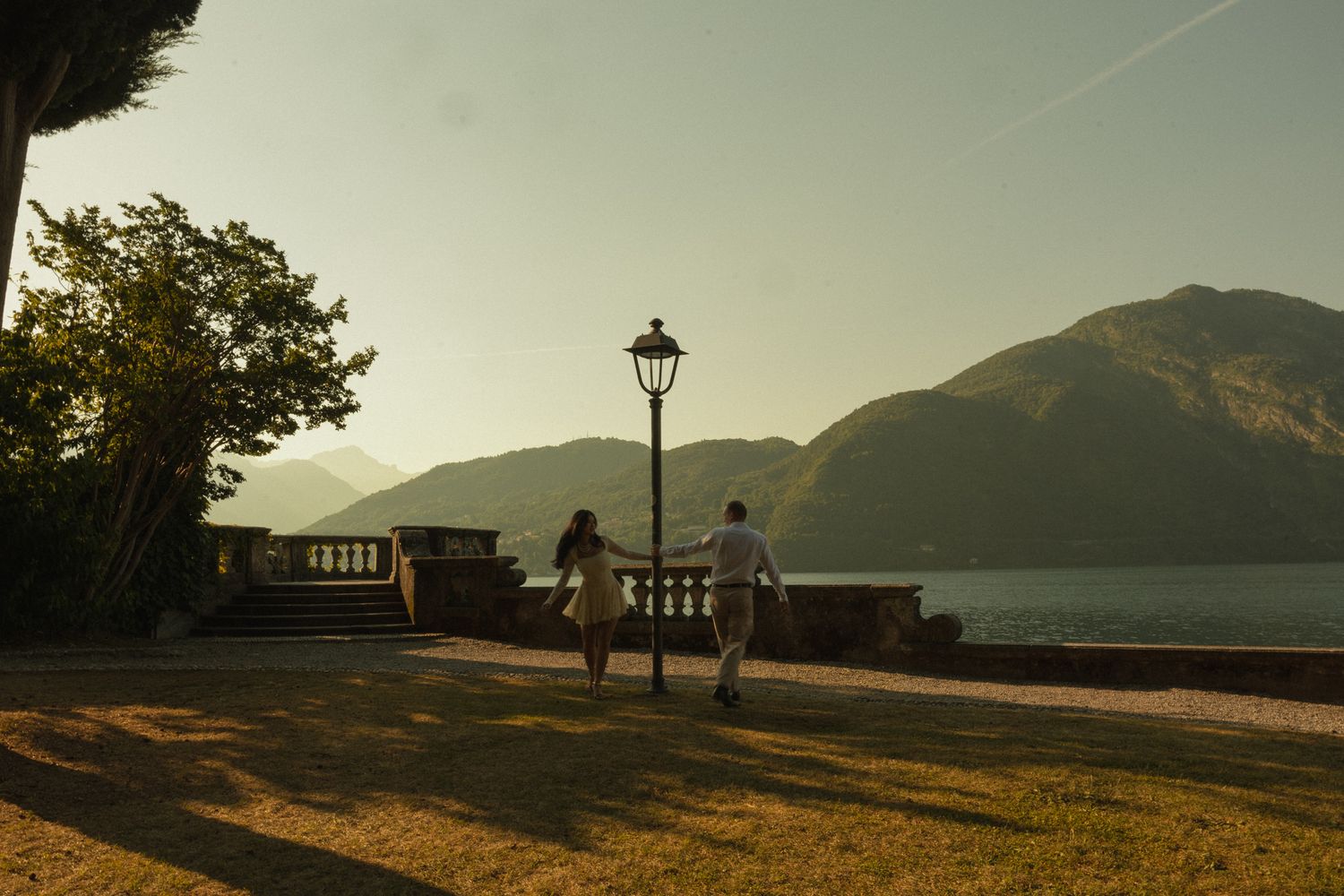 Sunrise engagement session near the old lamppost, Lake Como