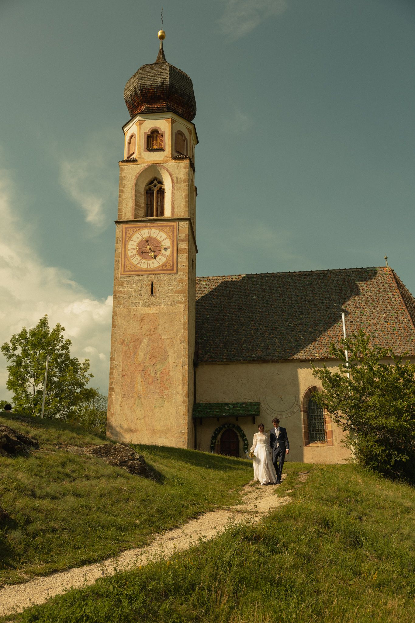 Wedding ceremony at Chiesa di San Costantino, Fiè allo Sciliar, Dolomites
