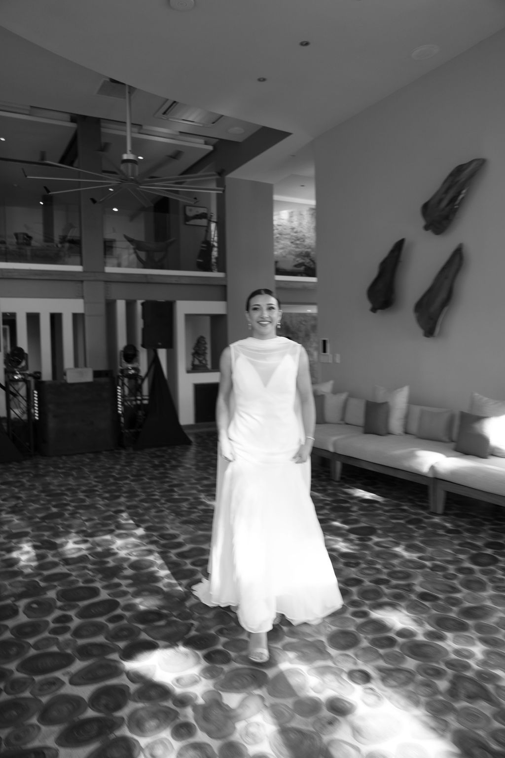 Black-and-white full-length portrait of the bride inside Villa Punto de Vista.