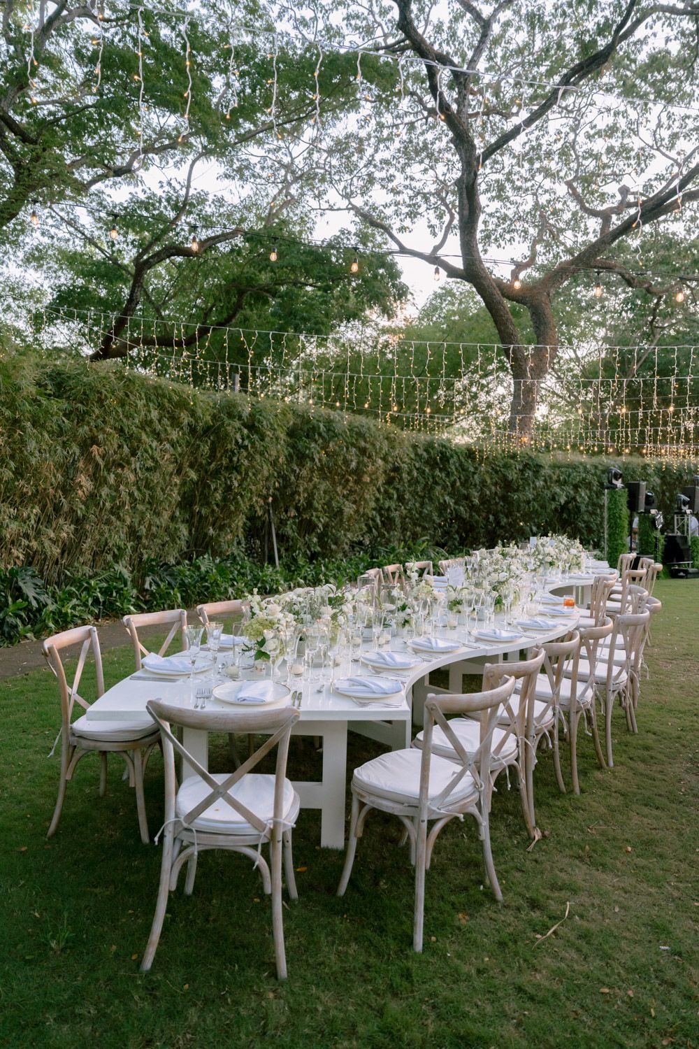 Tropical gardens and coastal surroundings at El Mangroove in Guanacaste