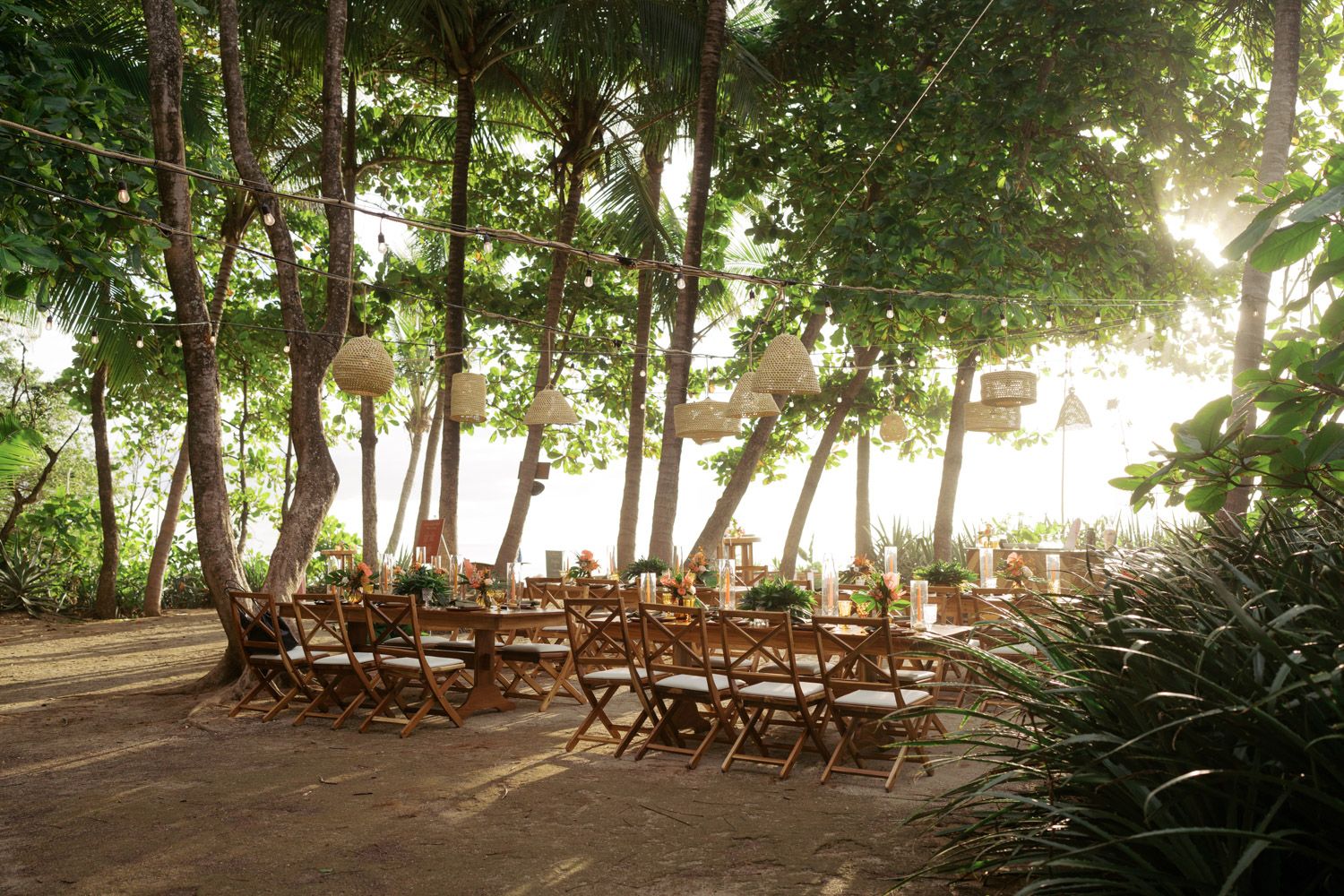 Wedding reception decor from a celebration planned by Amore Paraíso in Costa Rica.