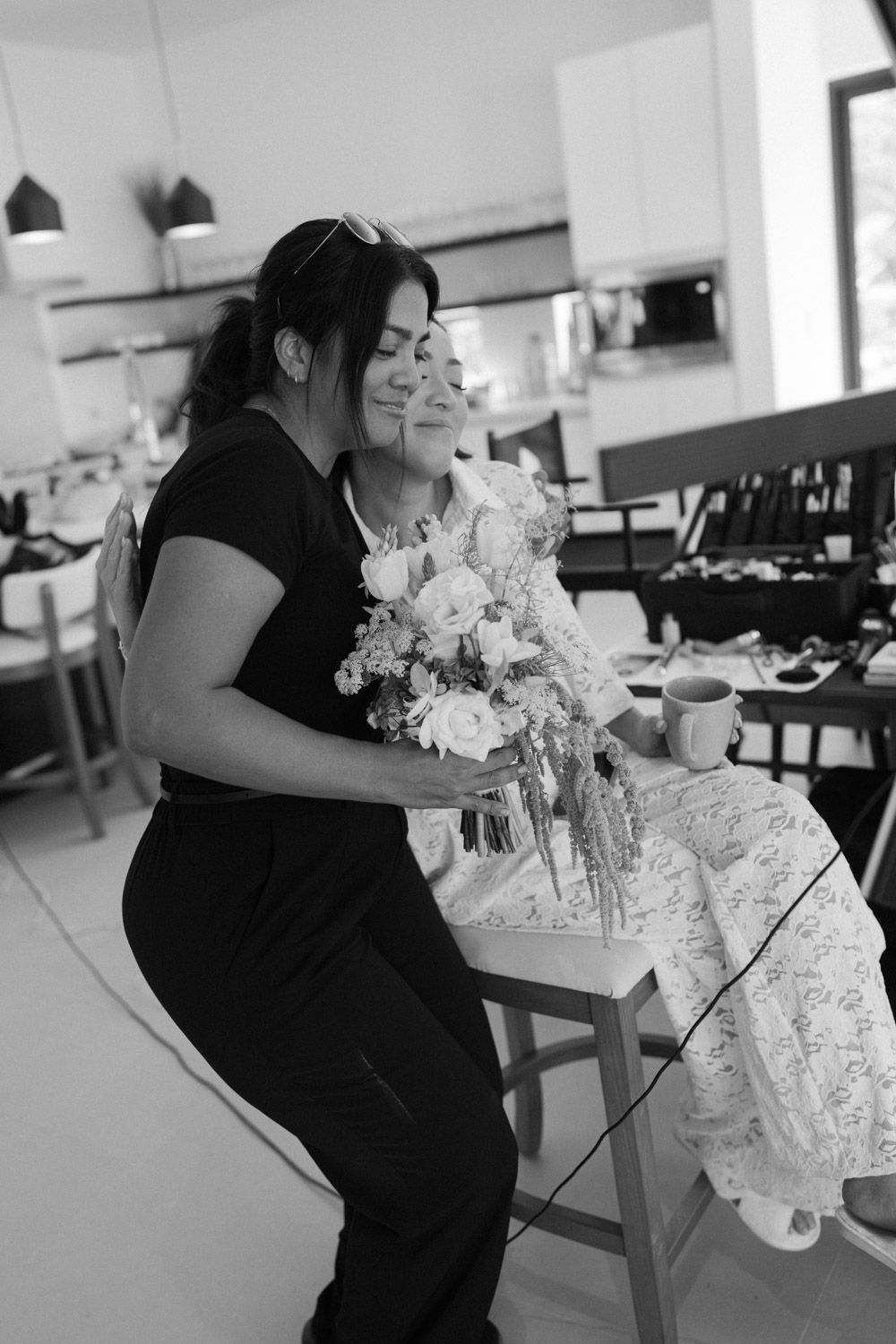 Jennifer Hernandez wedding planner deliverying bouquet to the bride, Ashley