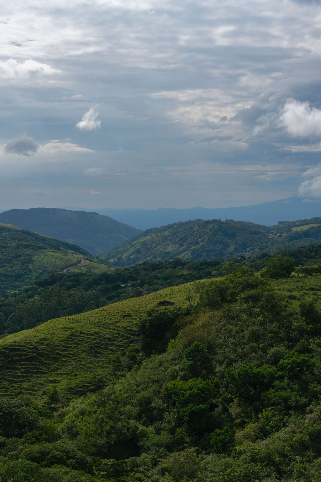 Mountain landscape and lush green hills surrounding a wedding in Monteverde, Costa Rica
