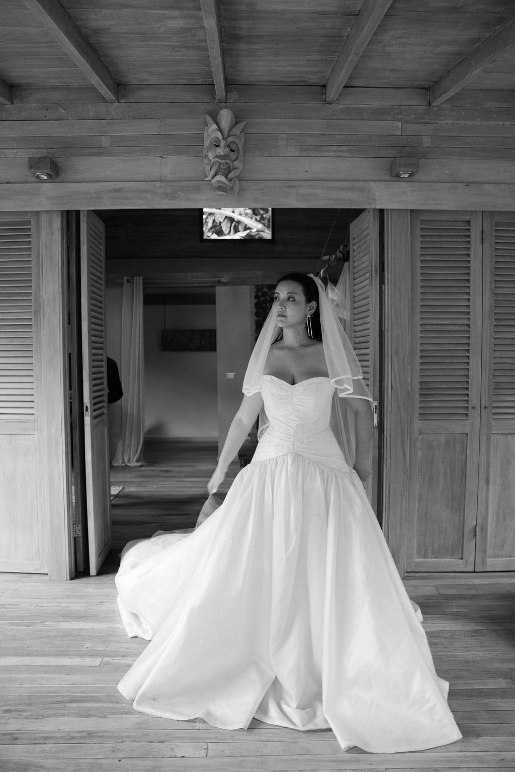 Black and white portrait of the bride before her Golfo Dulce elopement