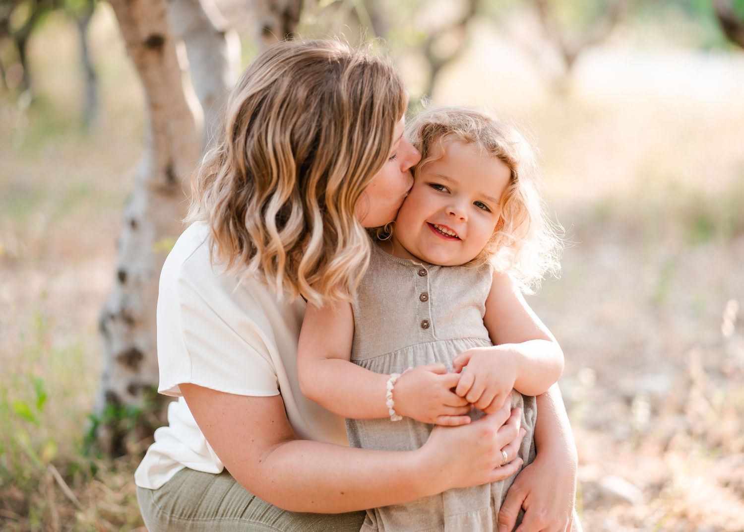 Tender moments captured between subjects during an outdoor photo session. Fotograf Rhodos