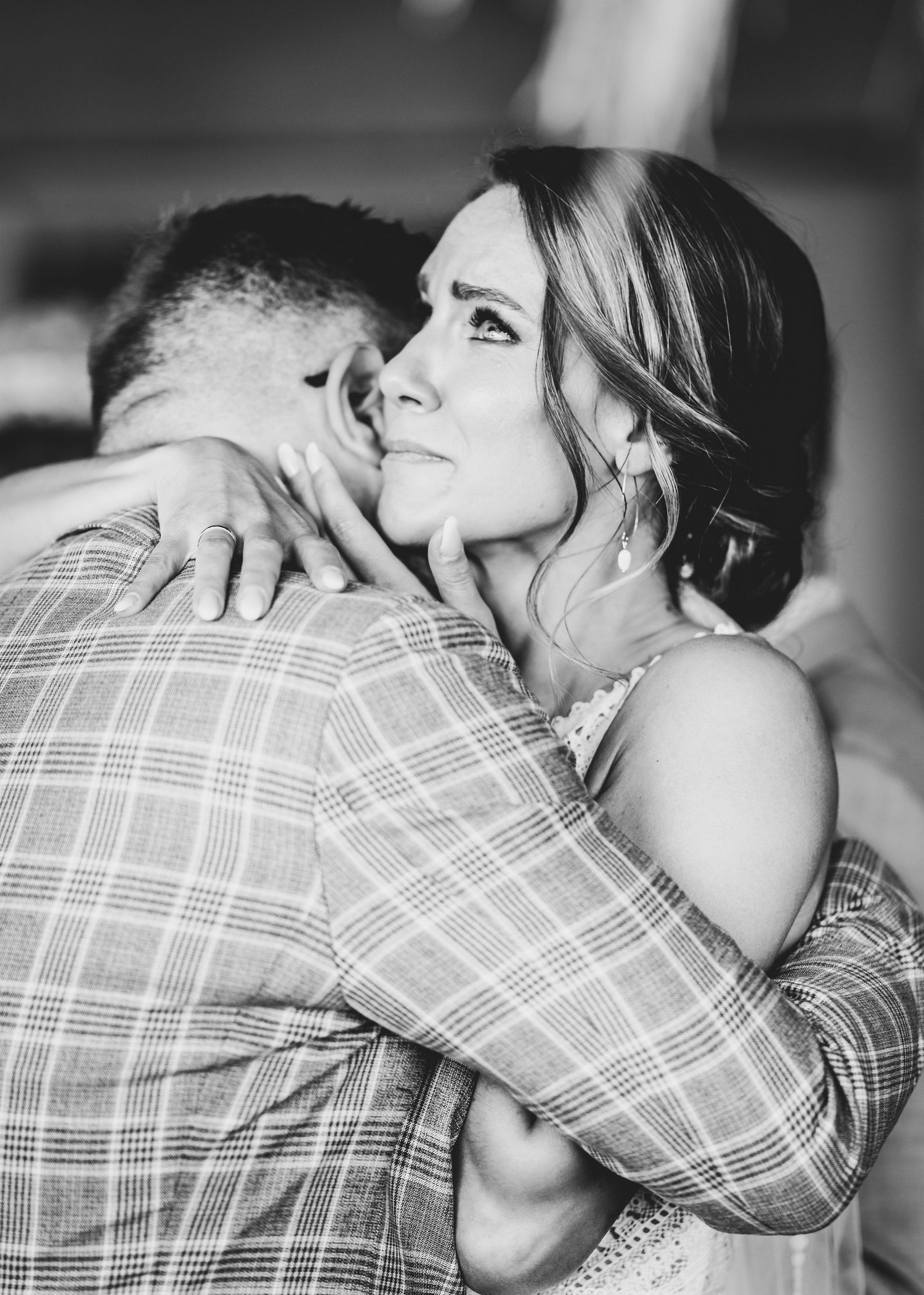 Intimate black and white portrait of couple embracing during dance.hochzeitsfotograf Griechenland - Hochzeitsfotograf Rhodos Tina Lucius