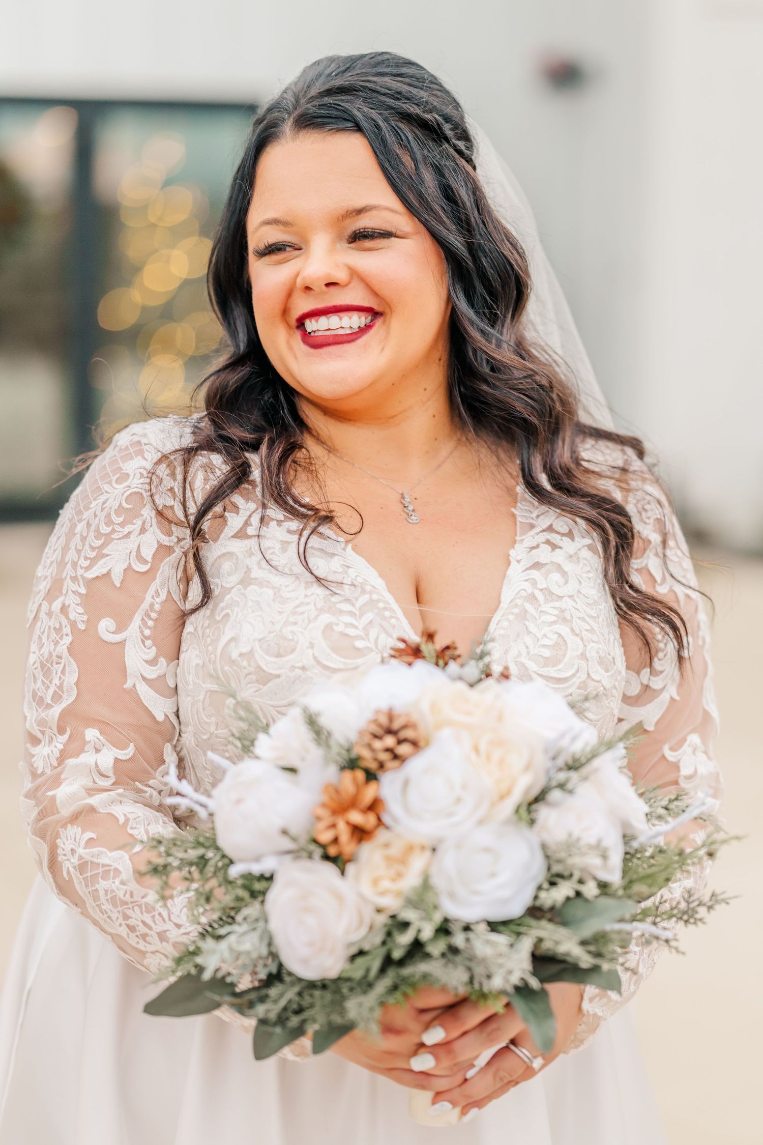 Winter wedding photography by Willow & Oaks Studios at Riser Barn in Kingston, Ohio.
