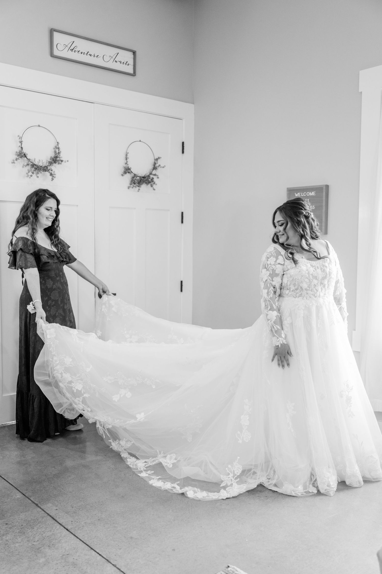 Fall wedding photography by Willow & Oaks Studios at Four Seasons Barn Wedding & Event Venue in Cardington, Ohio.