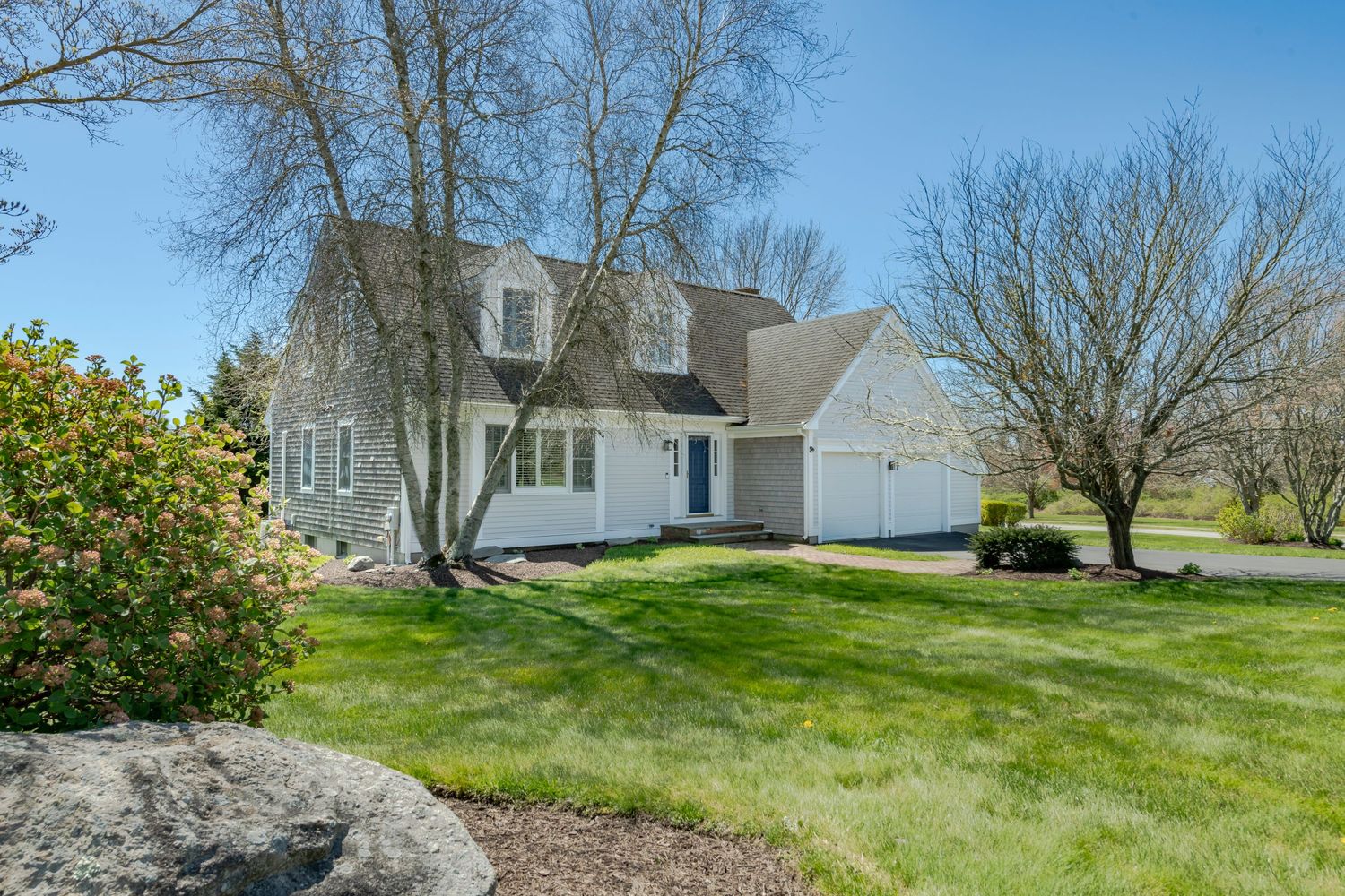 Discover the art of real estate photography by Ryan Maheu Photographic Services.