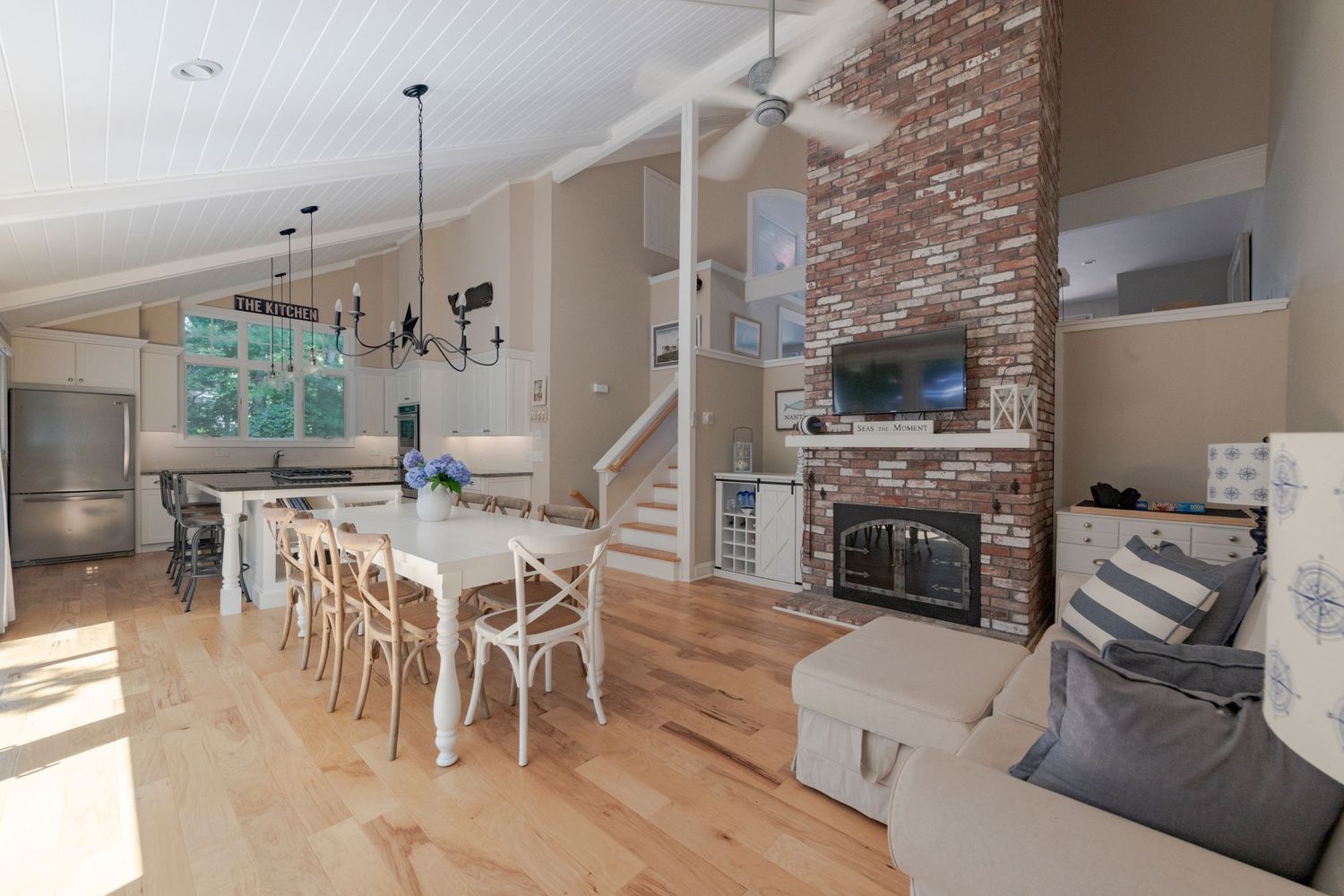 Discover the art of real estate photography by Ryan Maheu Photographic Services.