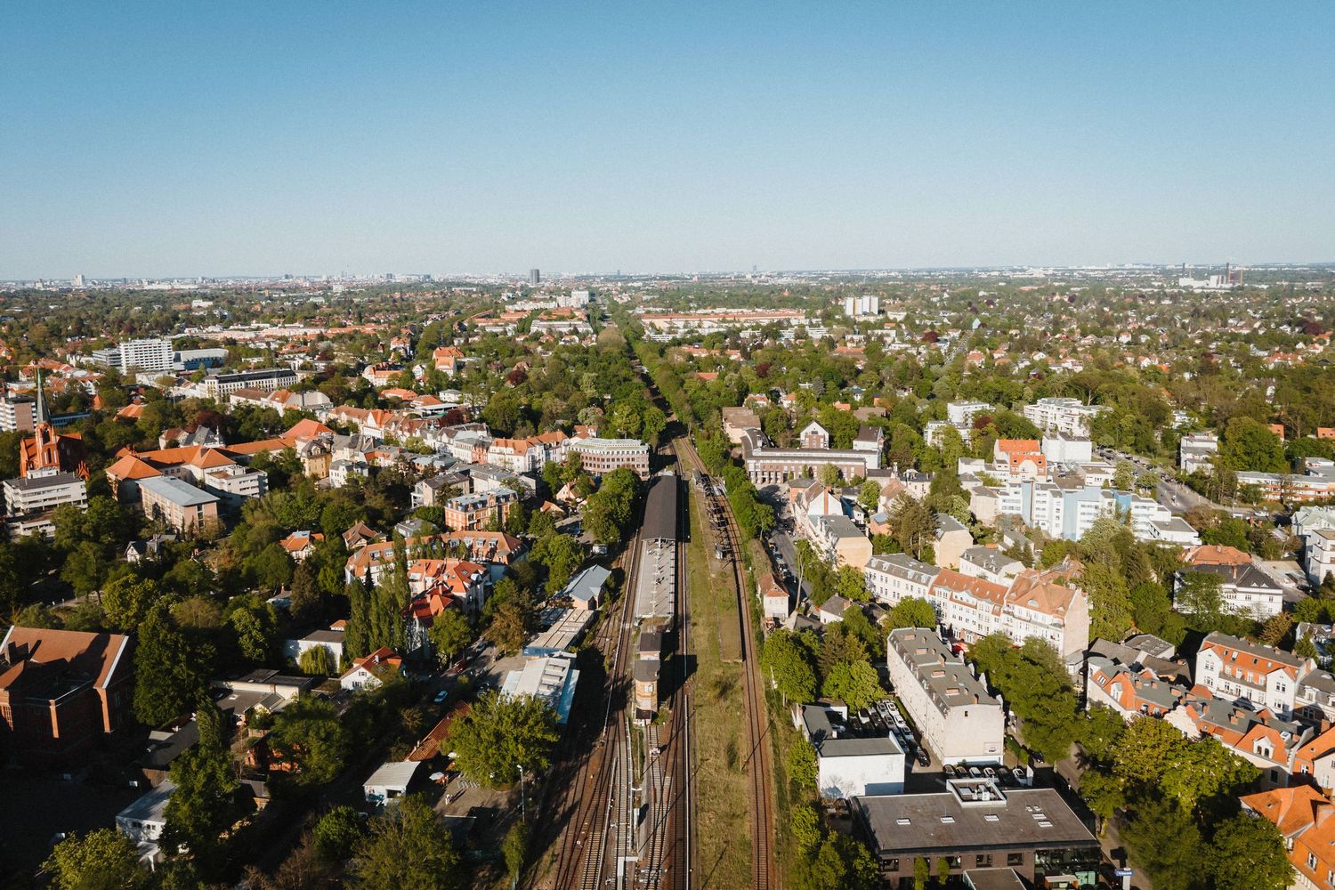 Drohnenfoto der Hochzeits-Location Brixen Berlin