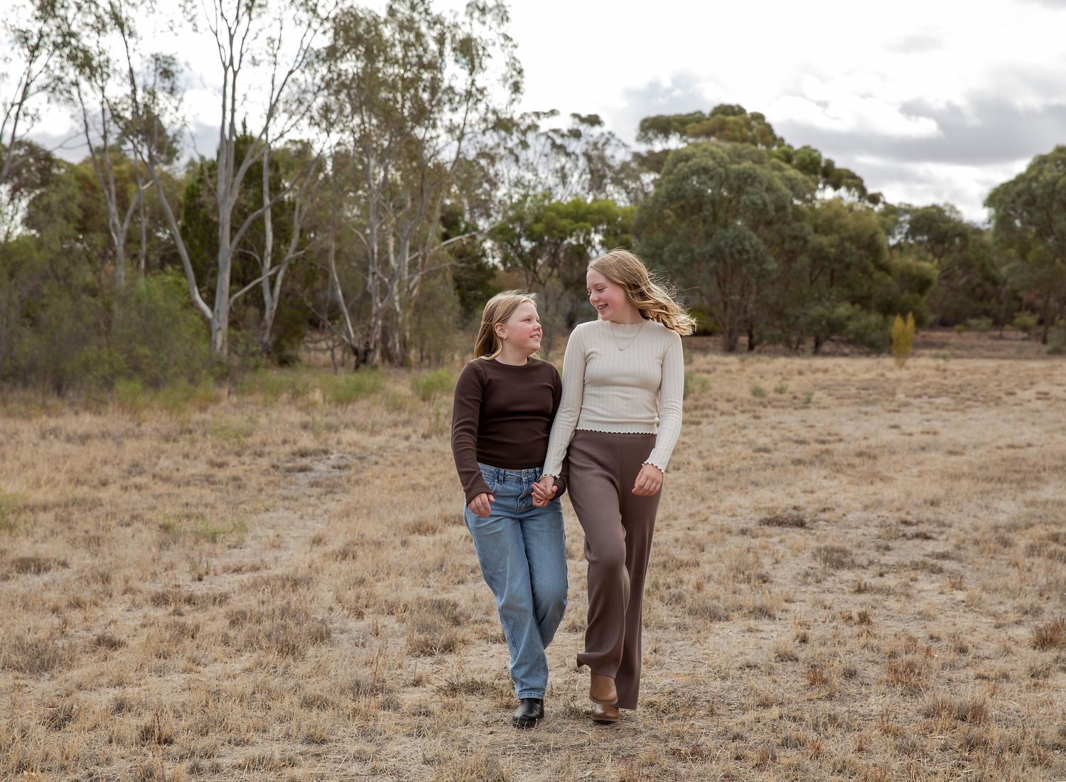 Sibling sisters casually walking together in family photoshoot in Virginia SA.