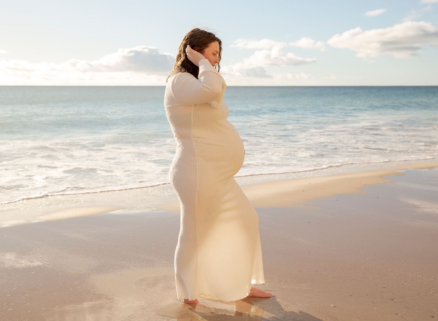 Sunset maternity session in Port Willunga SA, expectant pregnant mum in golden hour, natural maternity pose.
