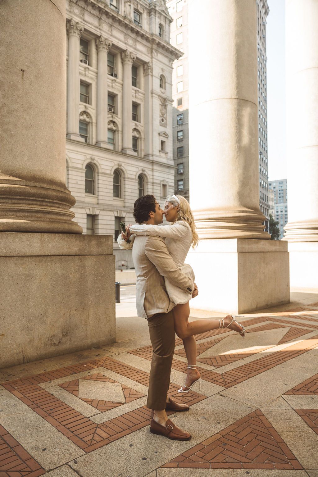 couple hugging during their photoshoot