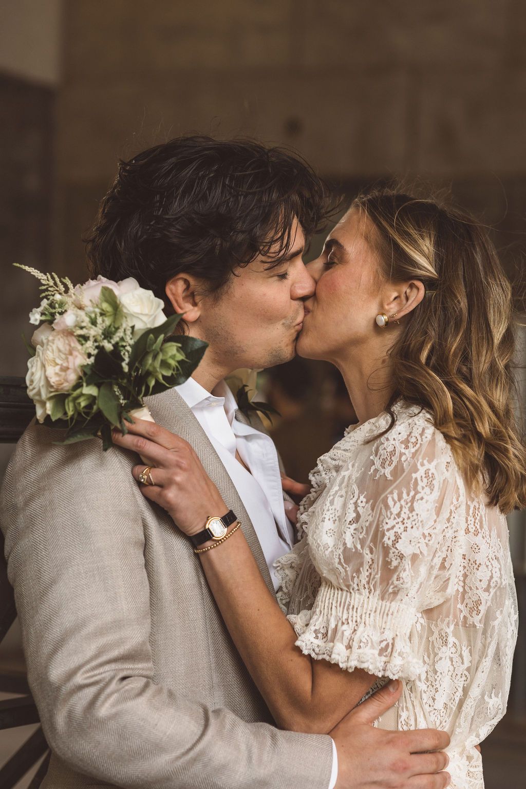 couple kissing during their photoshoot